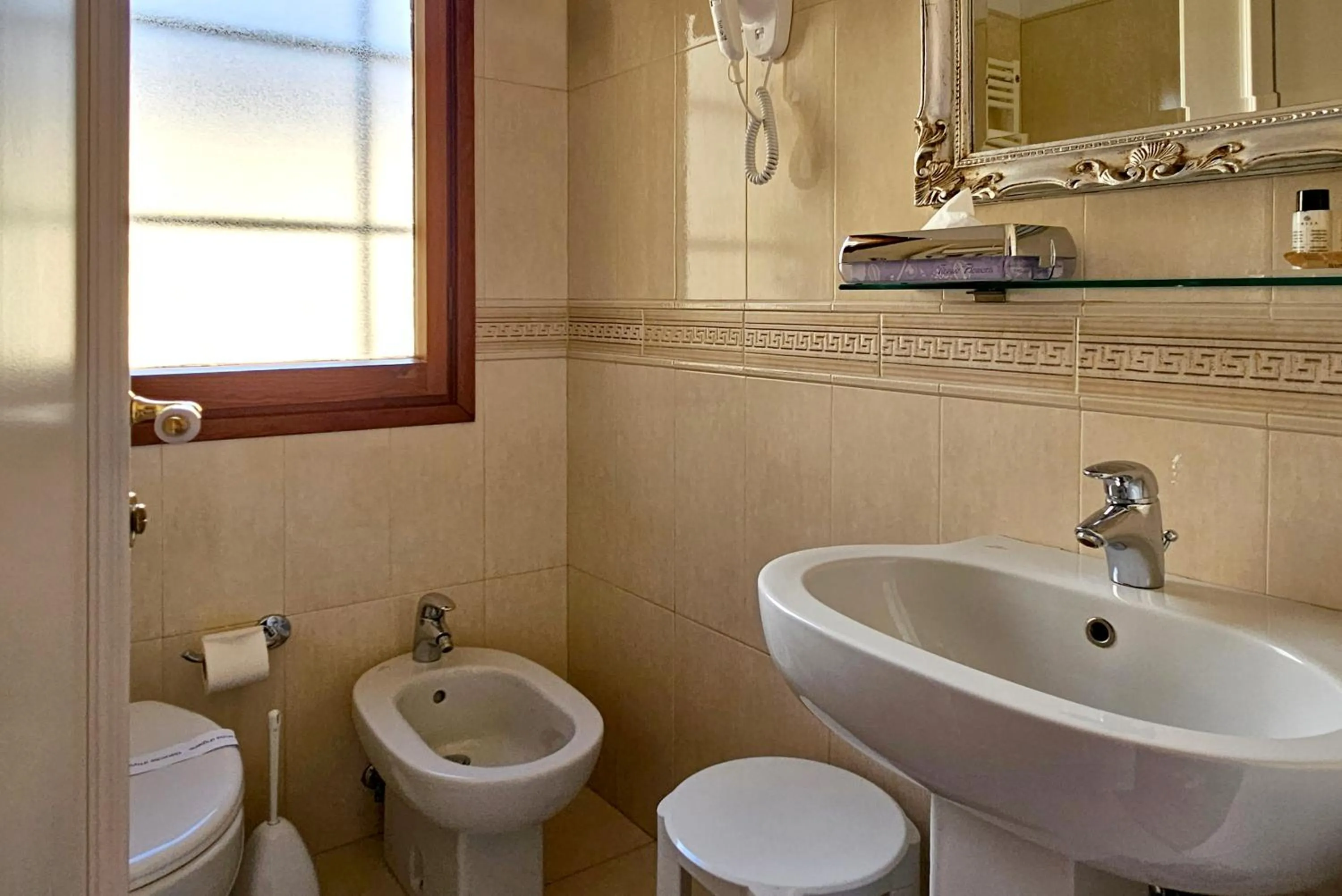 Shower in Hotel Atlantic Palace