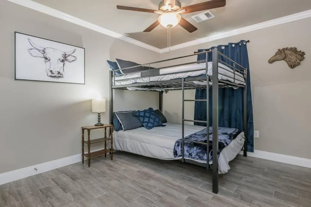Bed in Beautifully Decorated New Home, King Bed, Washer/Dryer & Fully Stocked Kitchen