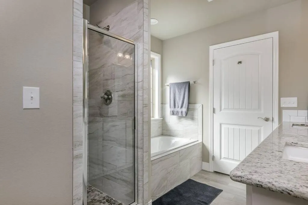 Bathroom in Beautifully Decorated New Home, King Bed, Washer/Dryer & Fully Stocked Kitchen