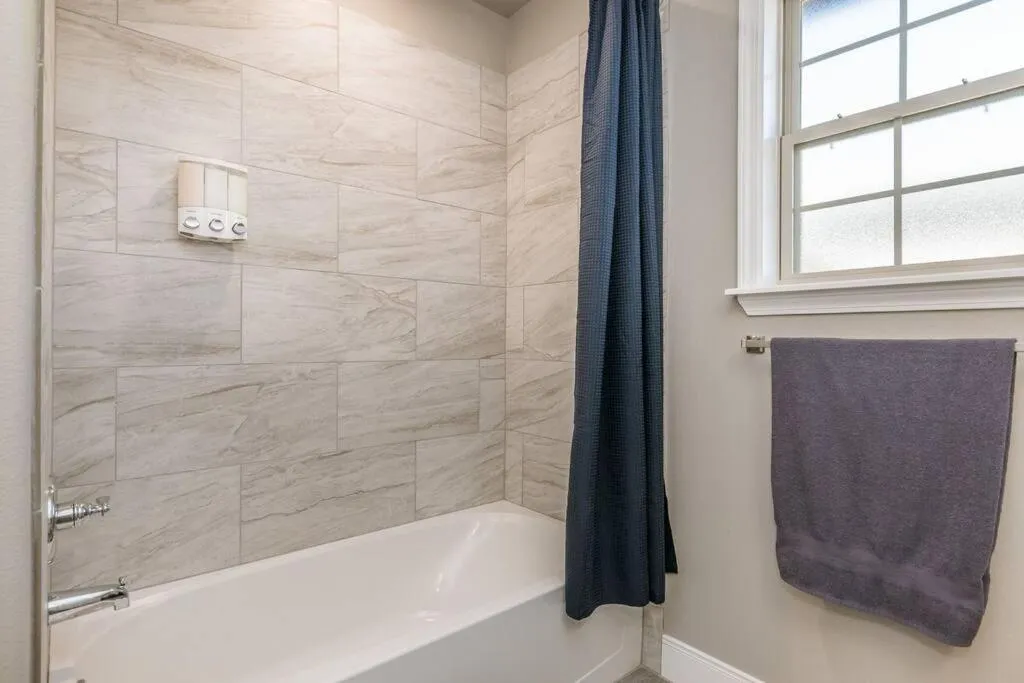 Shower in Beautifully Decorated New Home, King Bed, Washer/Dryer & Fully Stocked Kitchen