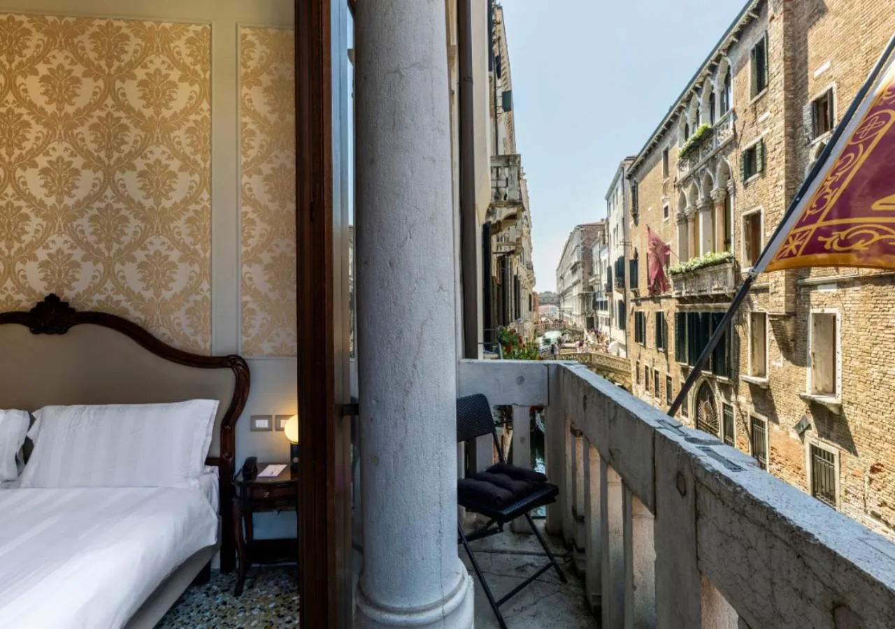 Property building, Bed in Hotel Colombina