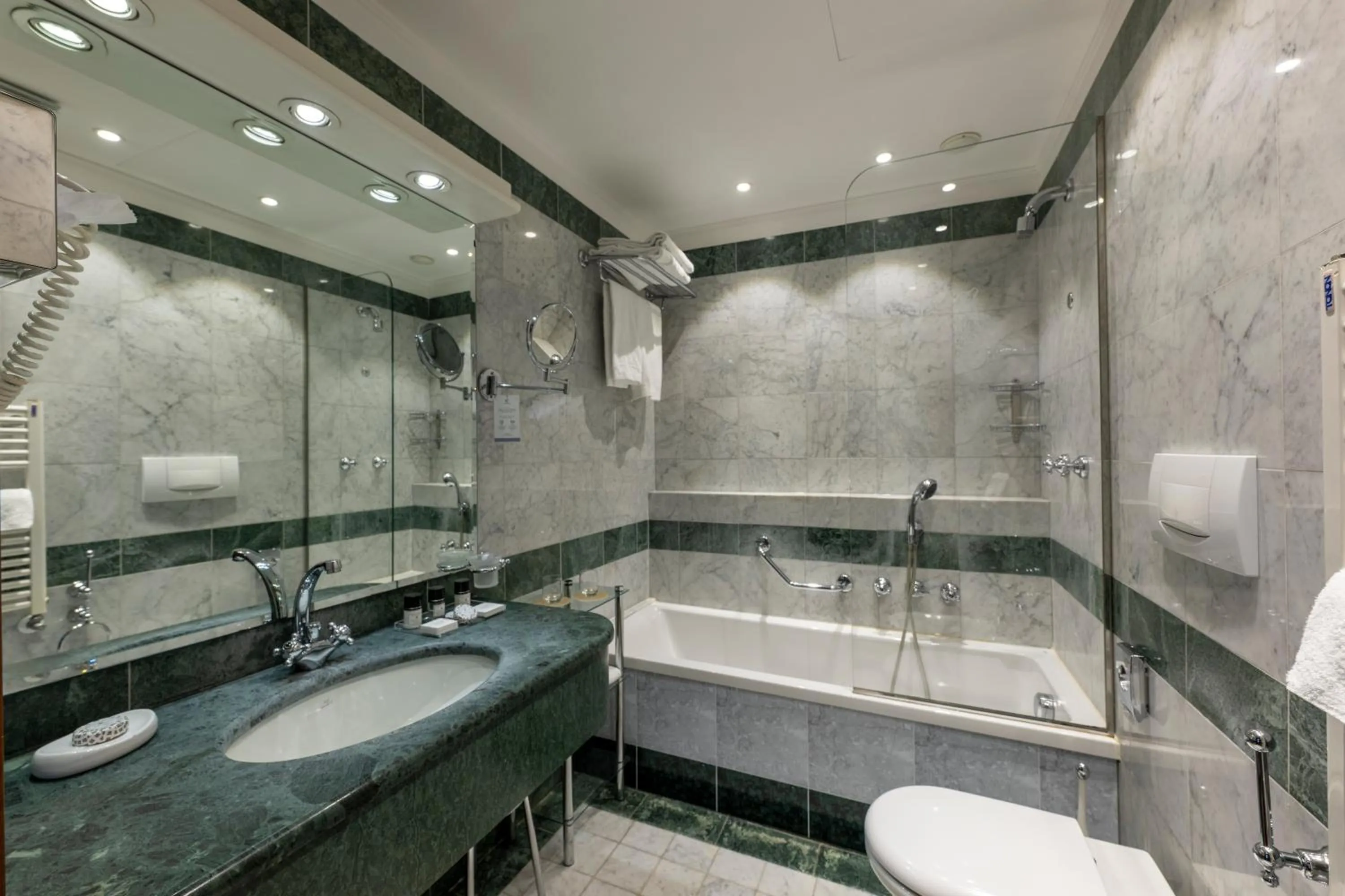 Toilet in Hotel Colombina