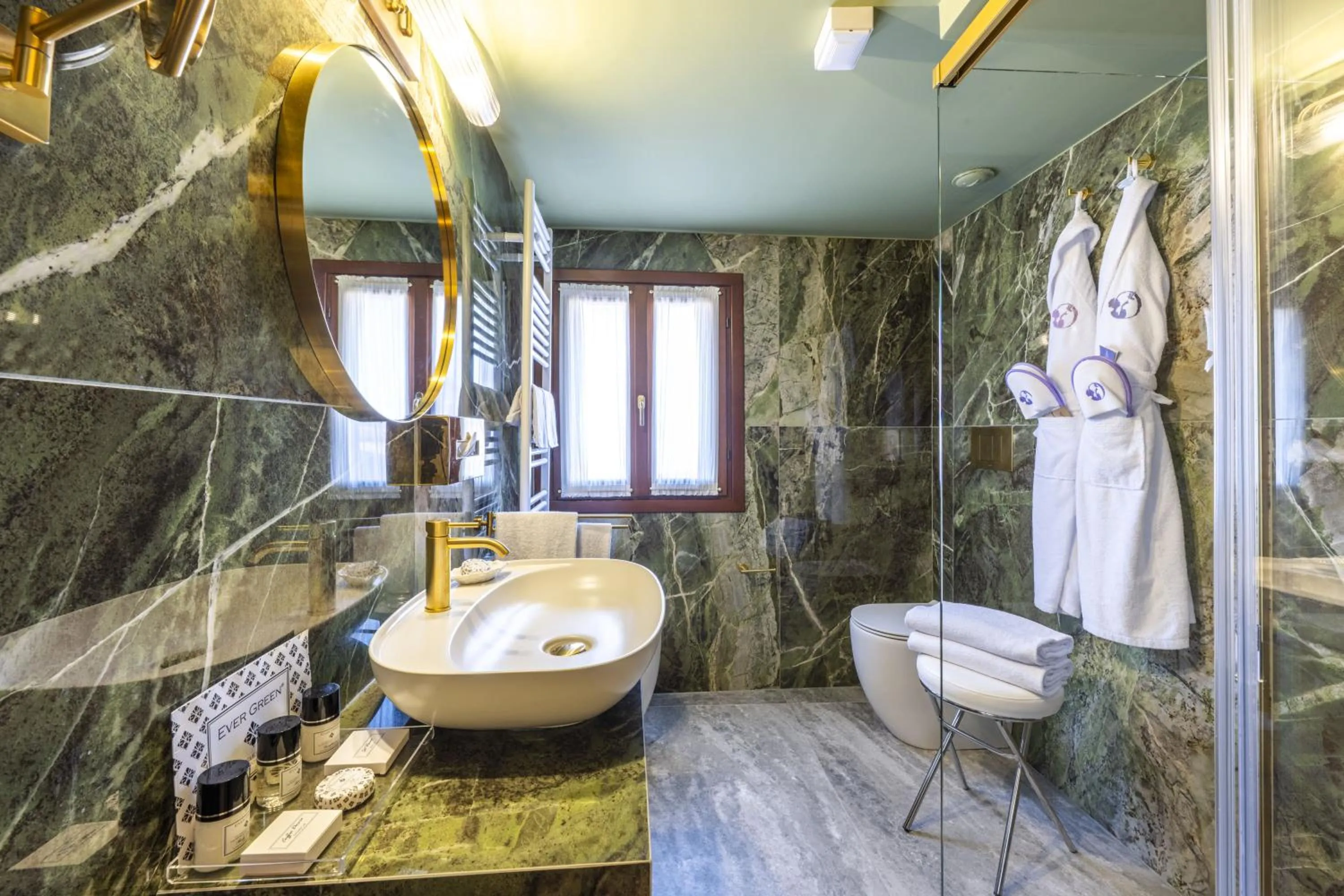 Shower in Hotel Colombina