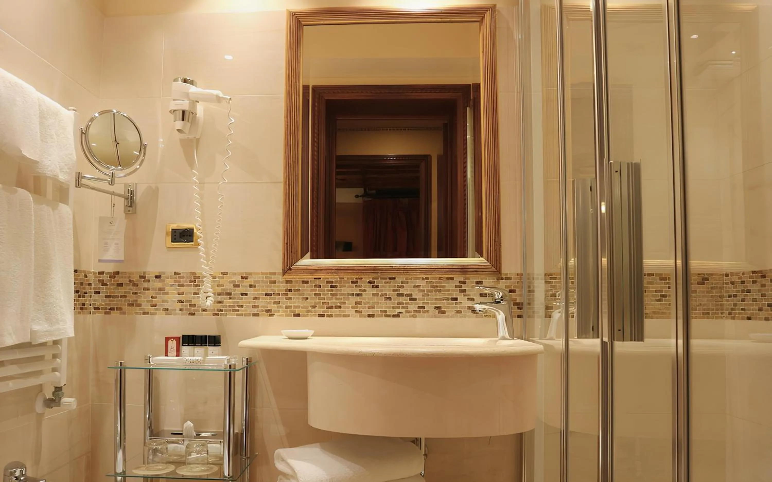 Shower in Hotel Colombina