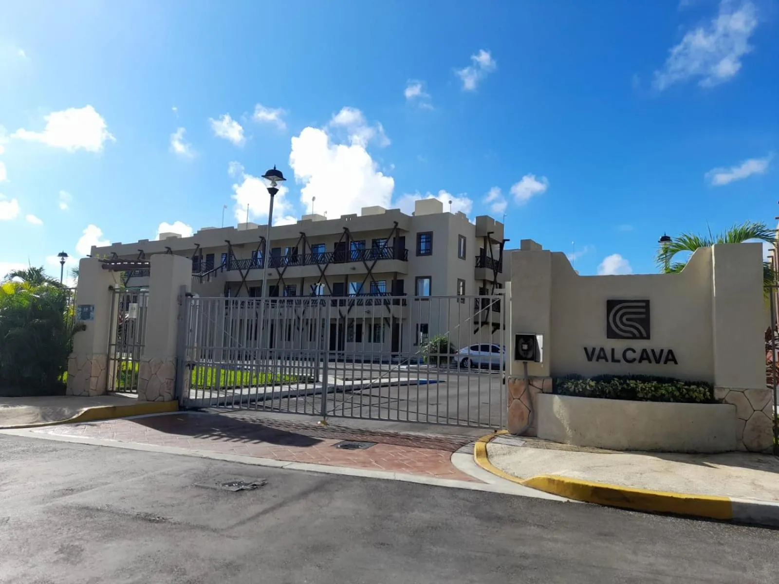 Property building in Fabulous Apartment HOEStel Lucerna!