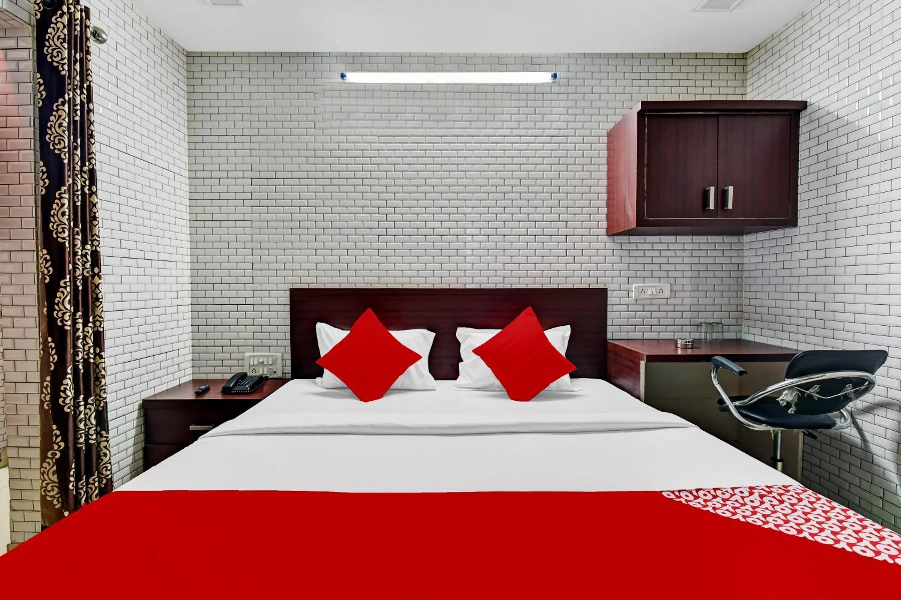 Bedroom, Bed in Hotel O Eleven Hotel & Banquet