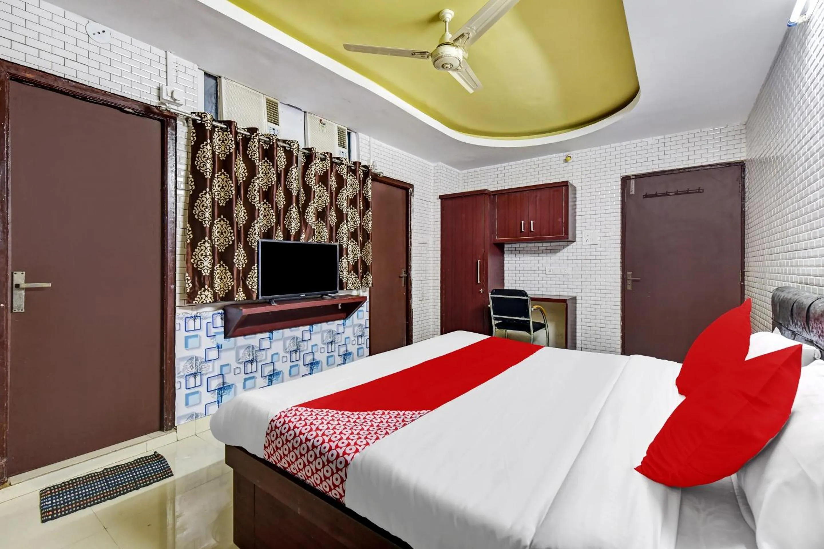 Bedroom, Bed in Hotel O Eleven Hotel & Banquet