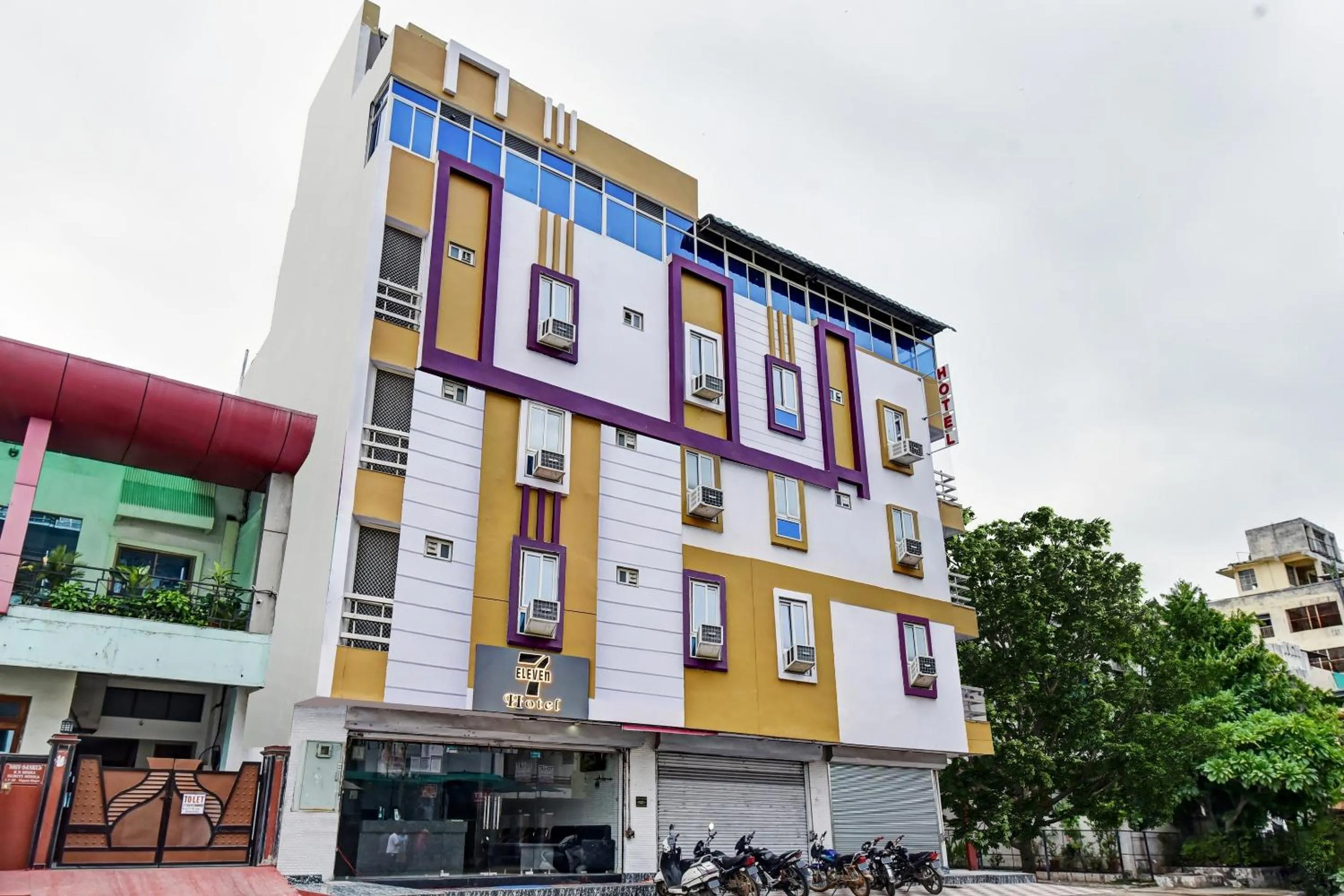Facade/entrance in Hotel O Eleven Hotel & Banquet