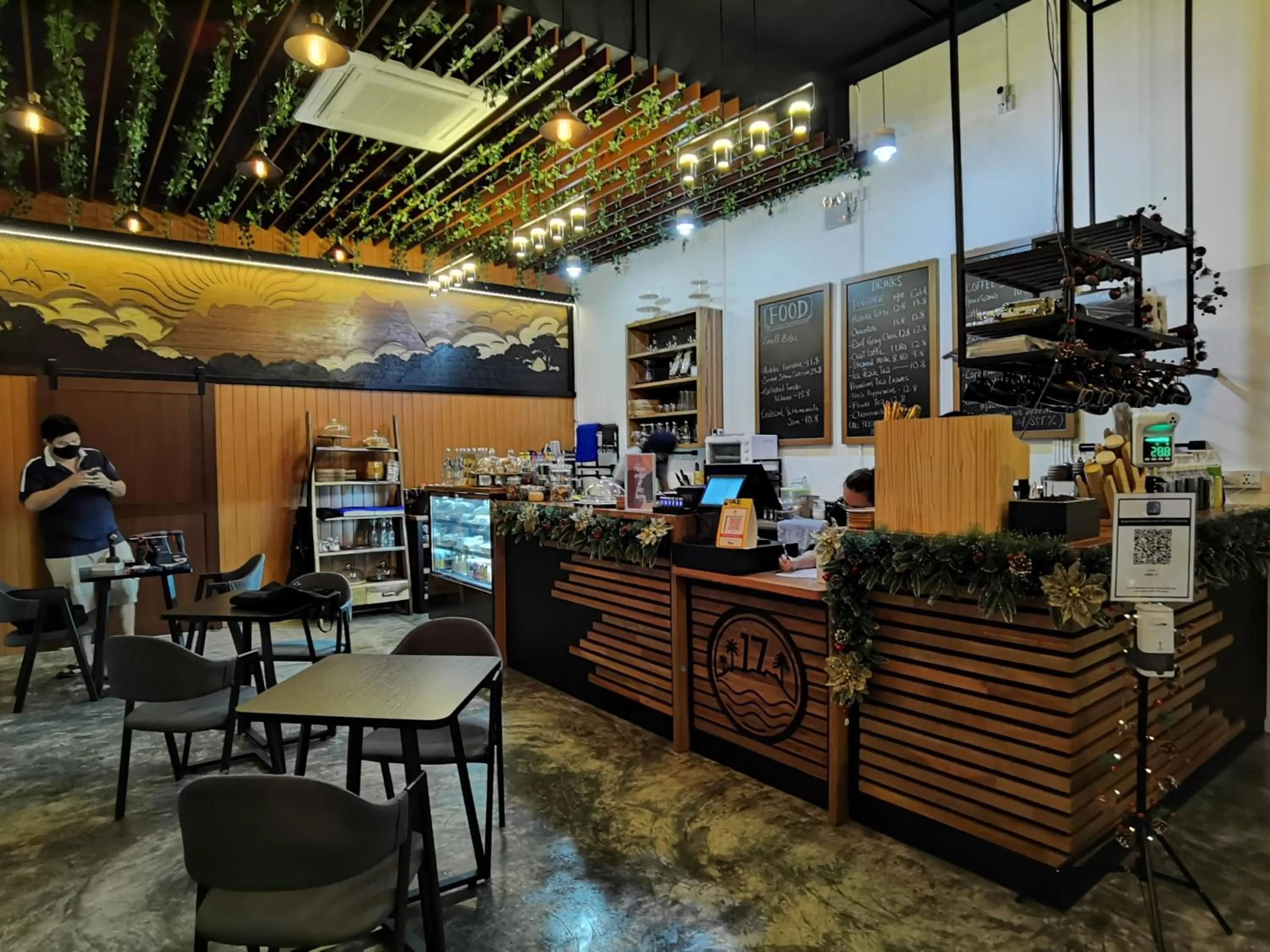 Restaurant/places to eat in Hotel 17