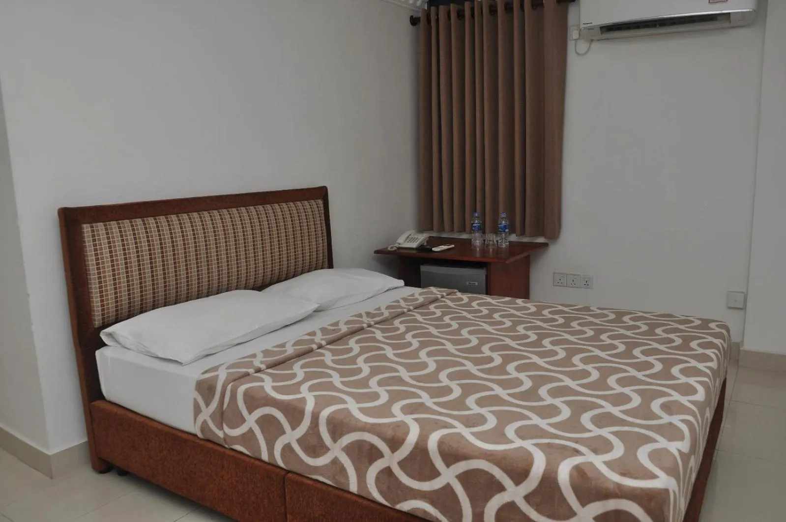 Bed in Saasha City Hotel