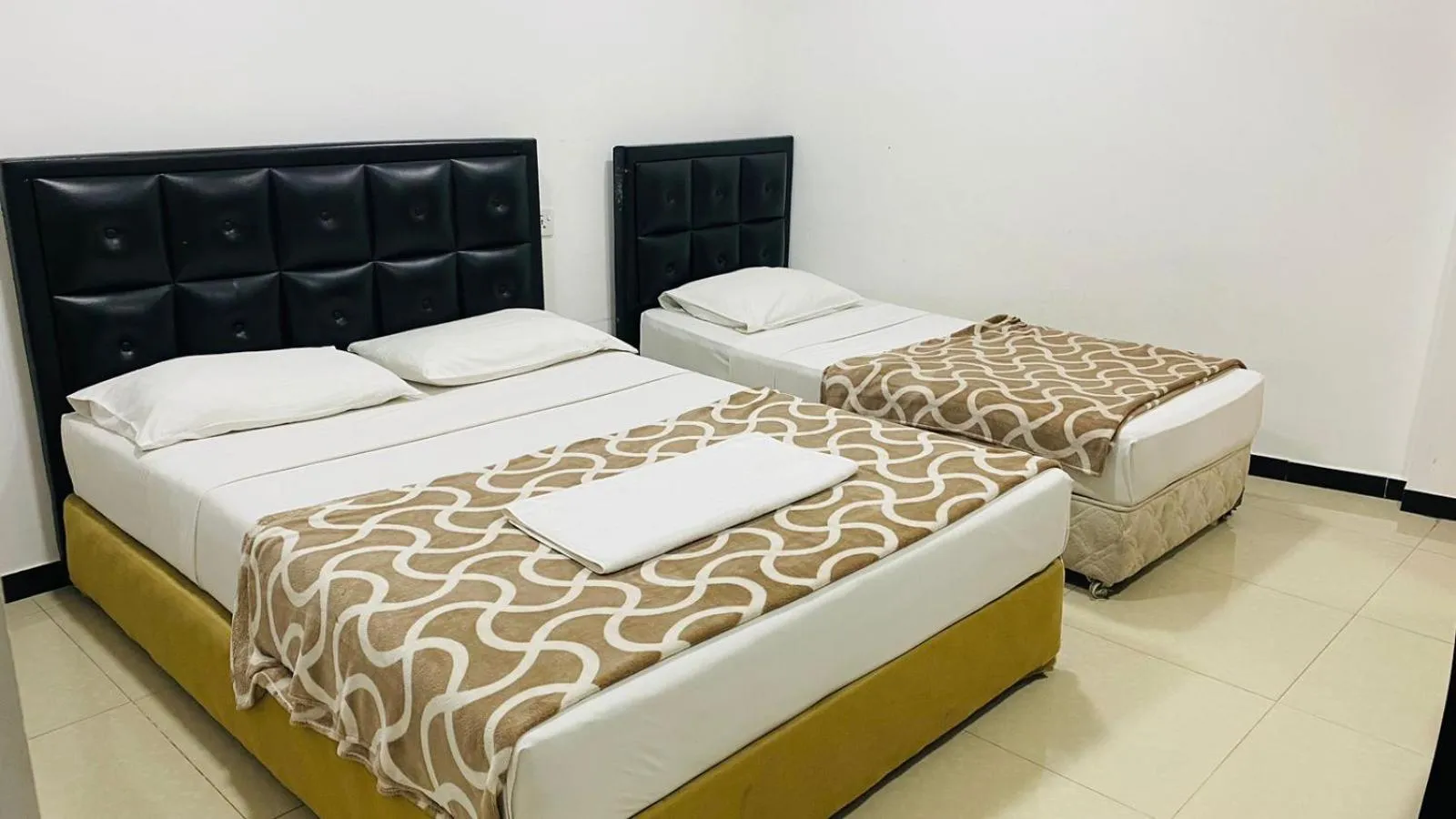 Bed in Saasha City Hotel