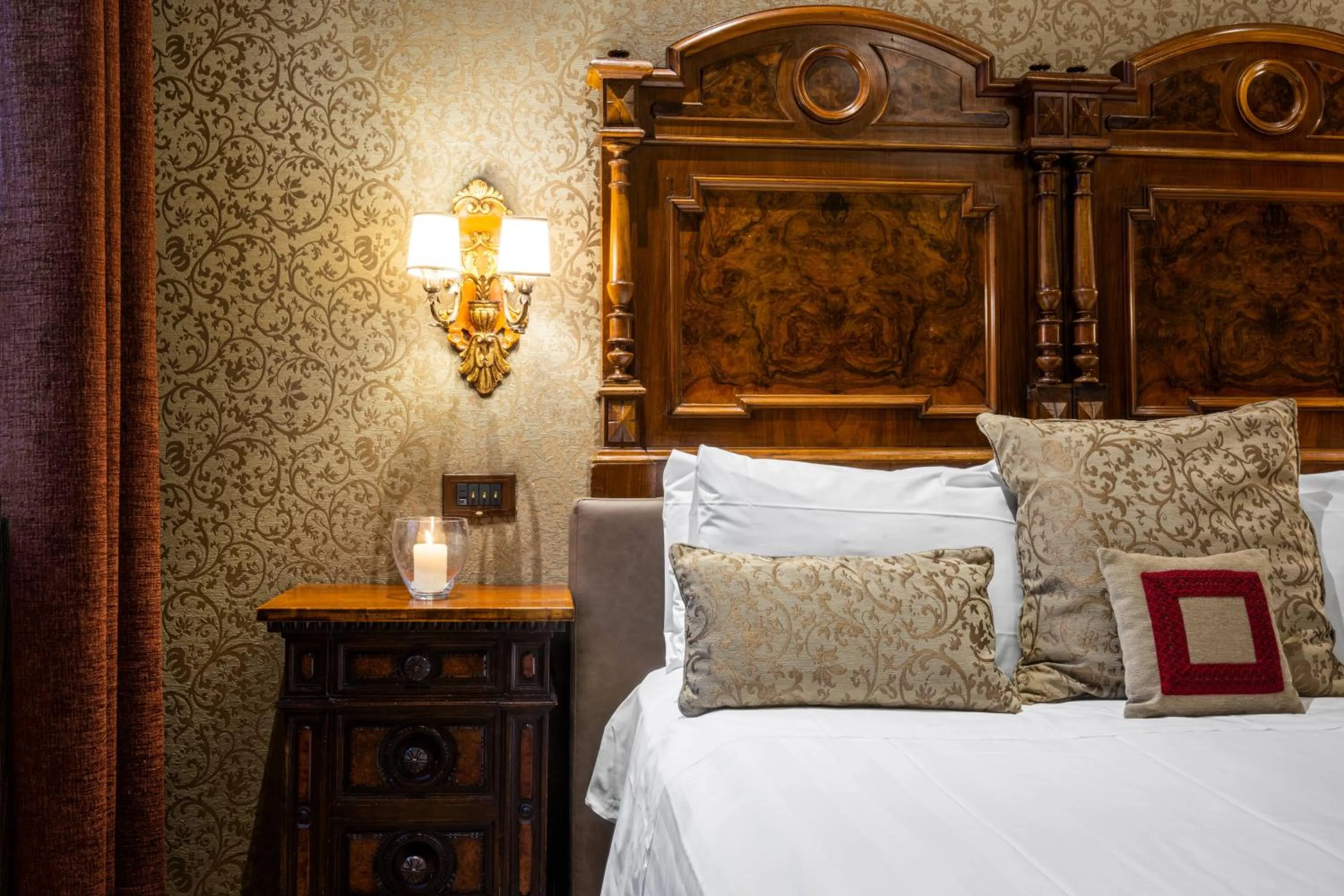 Decorative detail, Bed in Hotel Palazzo Priuli