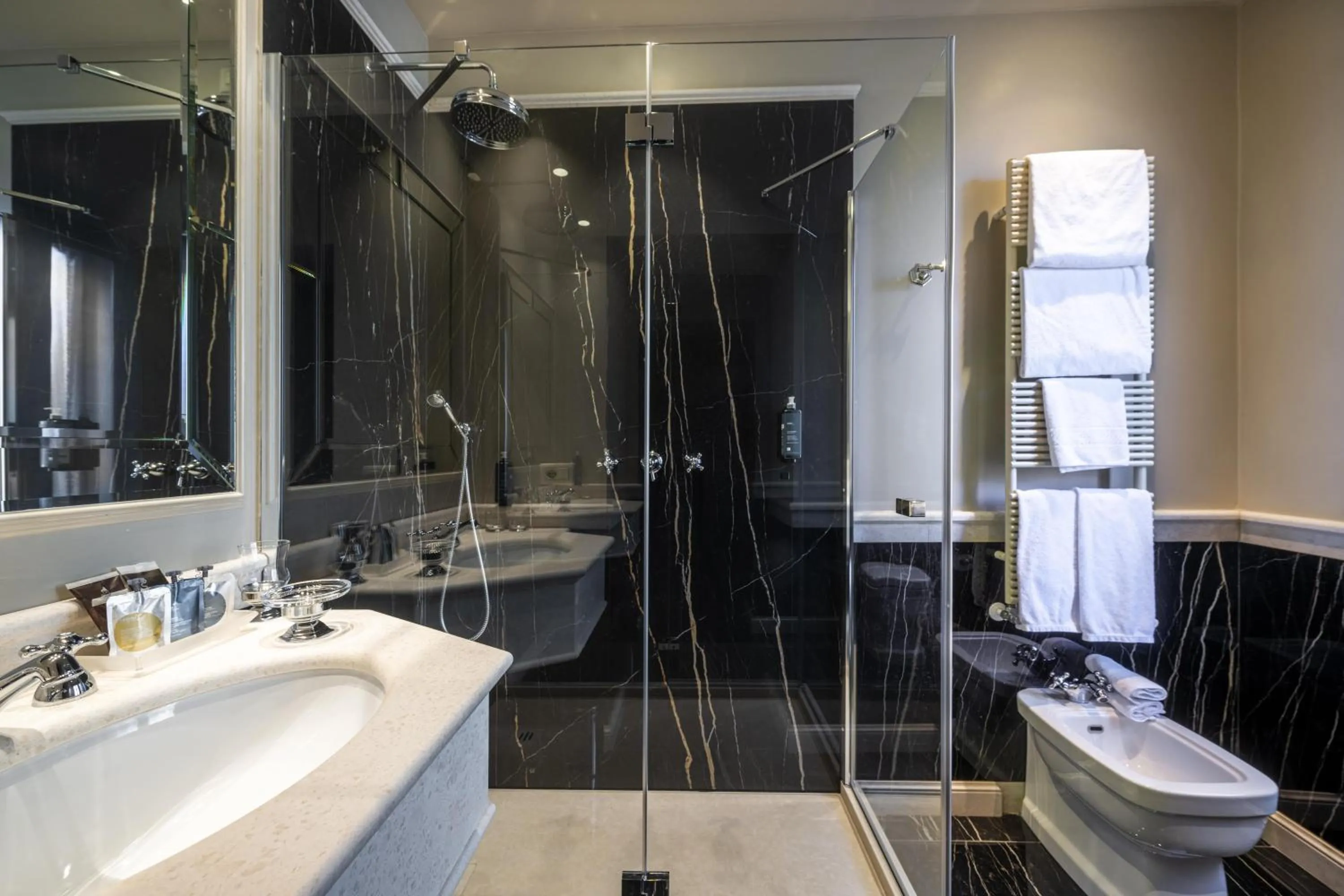 Bathroom in Hotel Palazzo Priuli