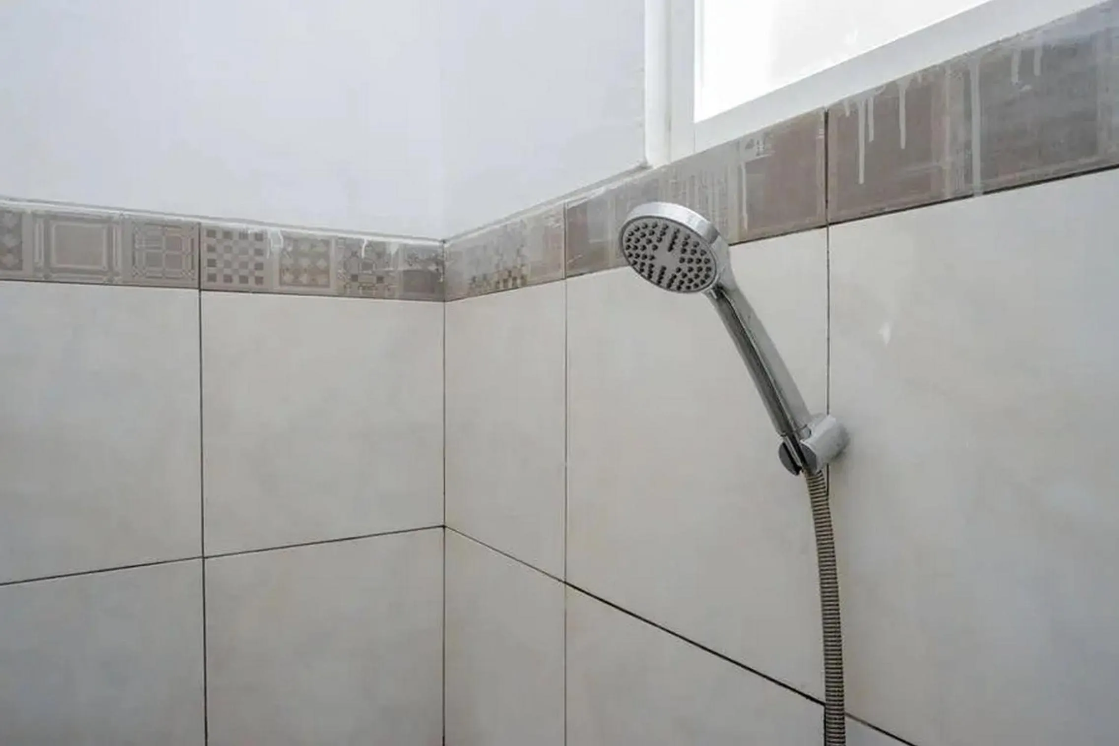 Bathroom in RedDoorz Plus near Taman Rekreasi Selecta 2