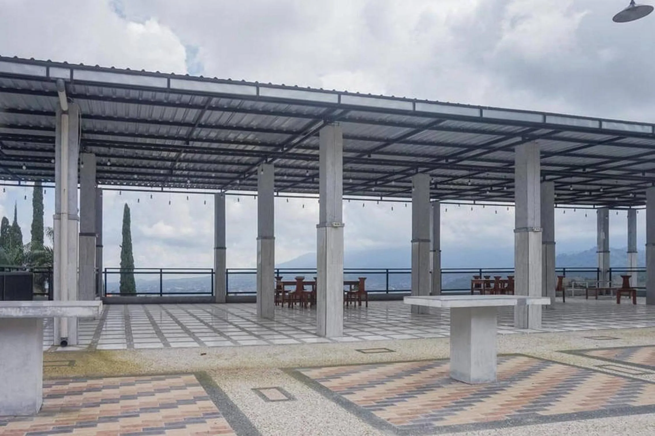 Property building in RedDoorz Plus near Taman Rekreasi Selecta 2