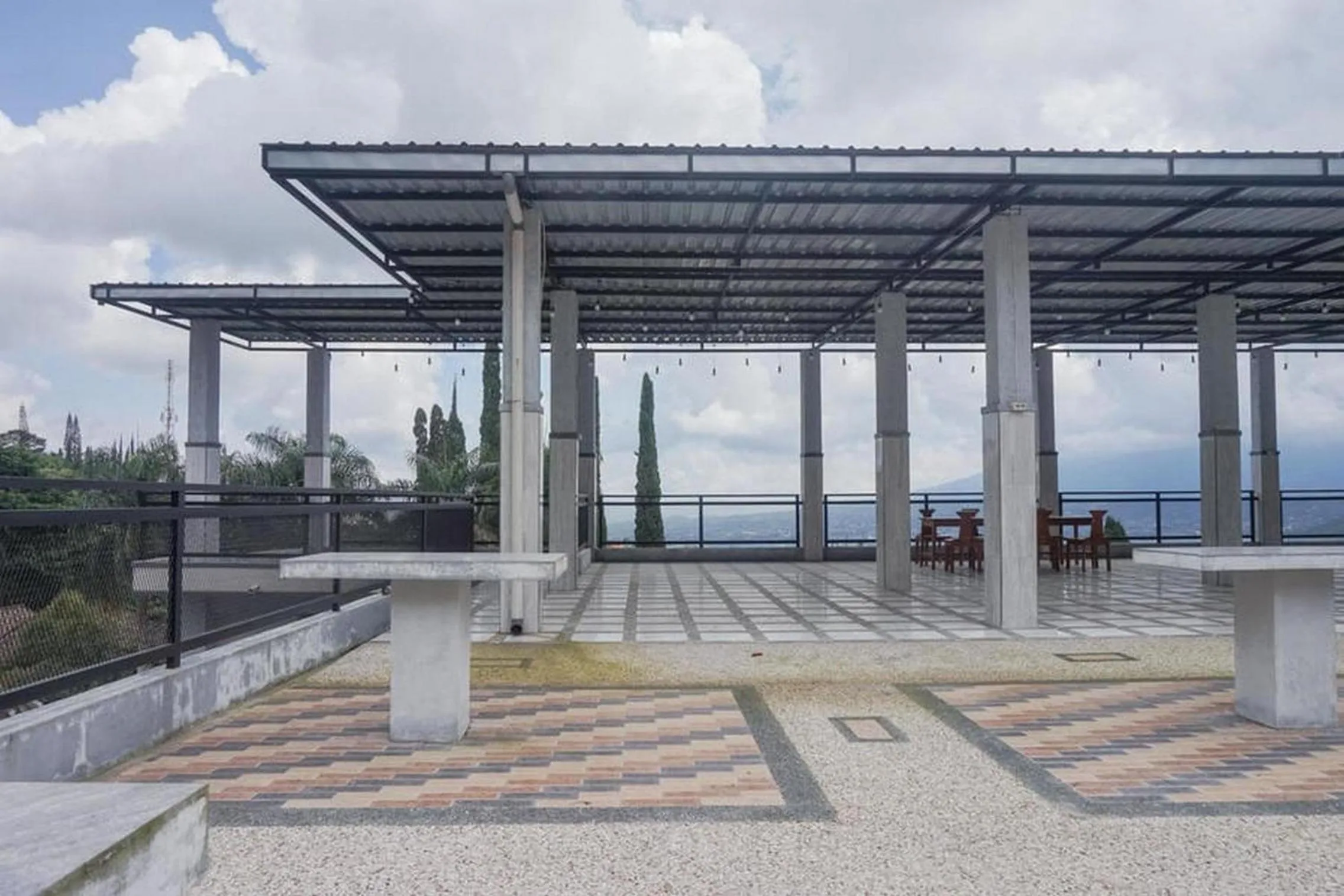 Property building in RedDoorz Plus near Taman Rekreasi Selecta 2