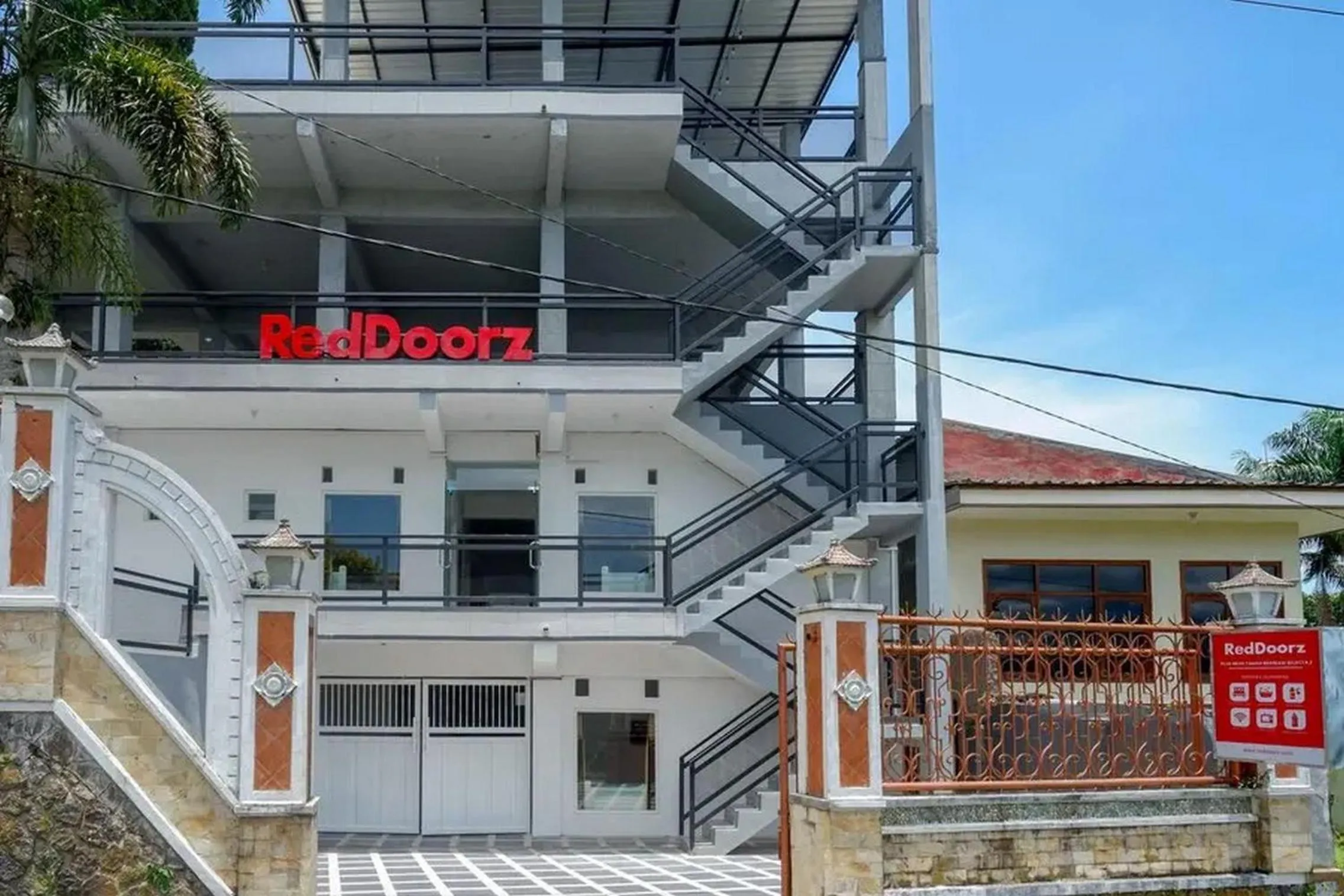 Property building in RedDoorz Plus near Taman Rekreasi Selecta 2