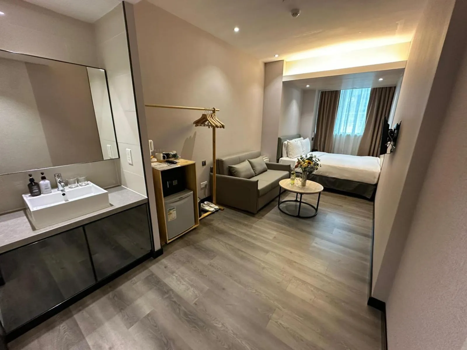 Bed in Modena by Fraser Hong Kong