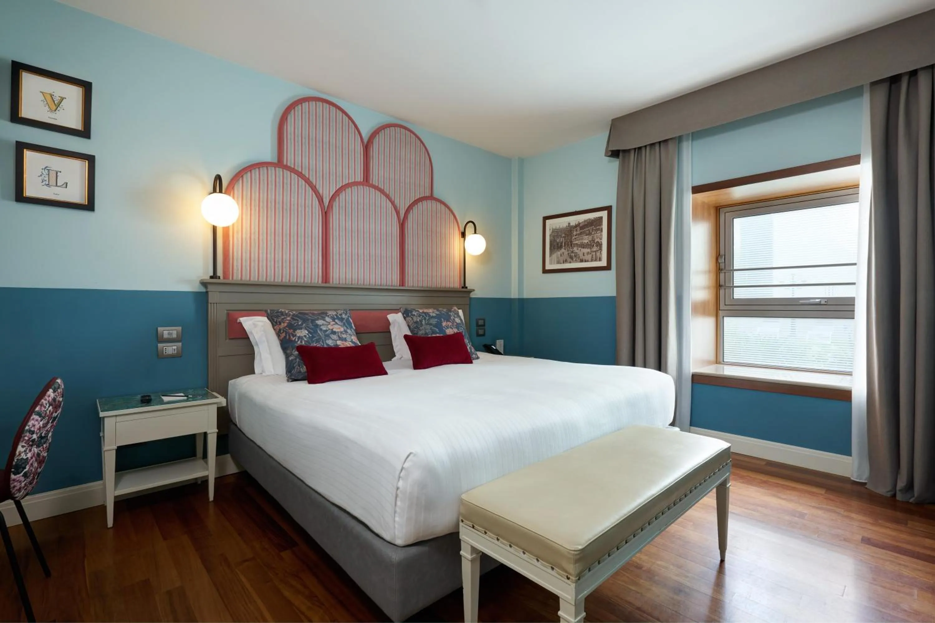 Photo of the whole room, Bed in Hotel Indigo Verona - Grand Hotel Des Arts by IHG