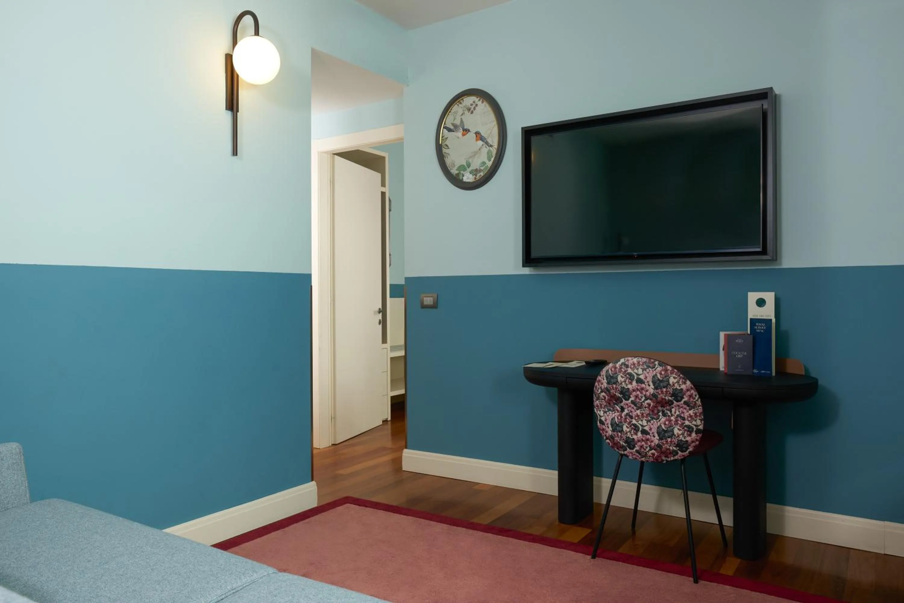 Photo of the whole room, Bed in Hotel Indigo Verona - Grand Hotel Des Arts by IHG