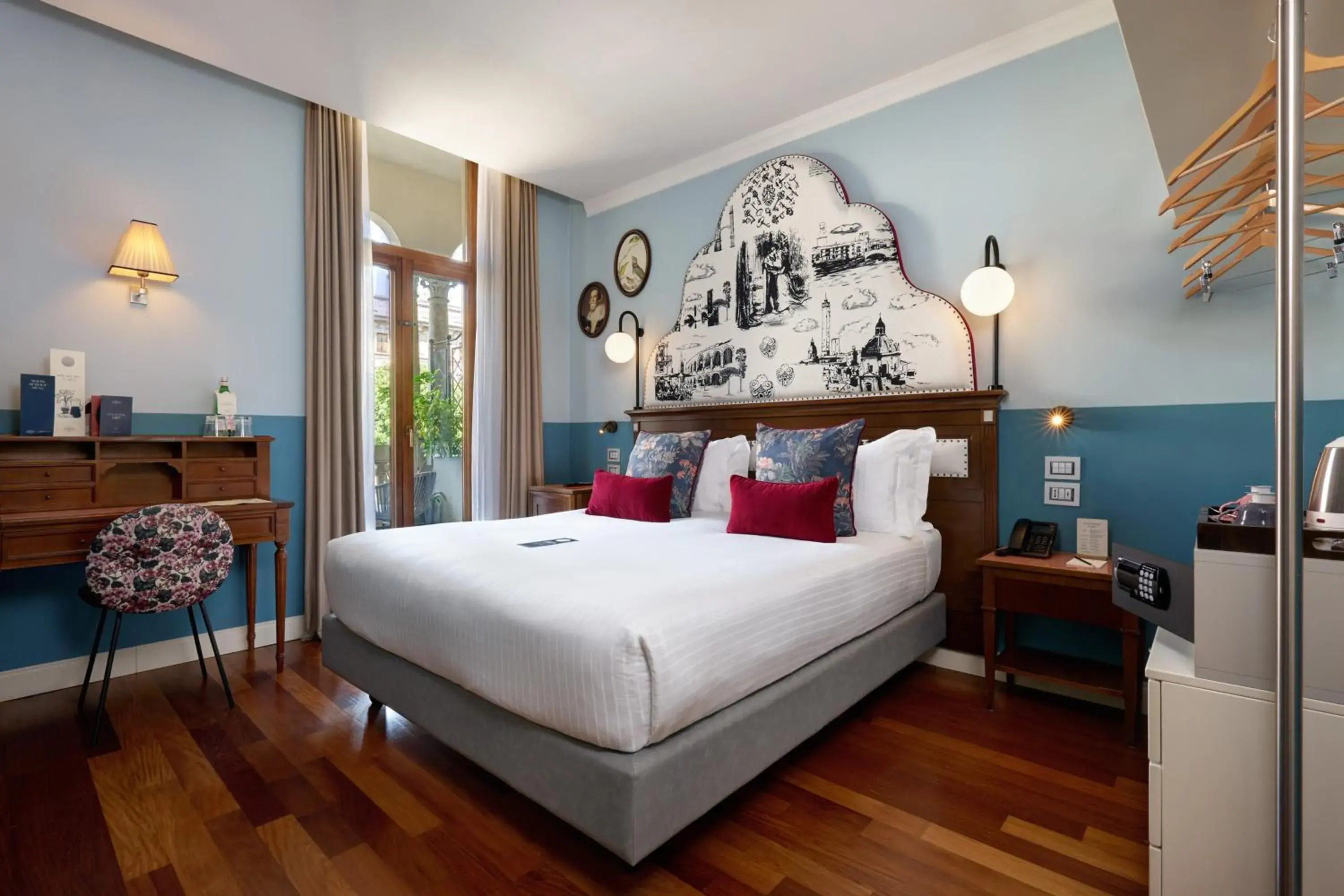 Queen Room with Terrace in Hotel Indigo Verona - Grand Hotel Des Arts by IHG Queen Room with Terrace in Hotel Indigo Verona - Grand Hotel Des Arts by IHG