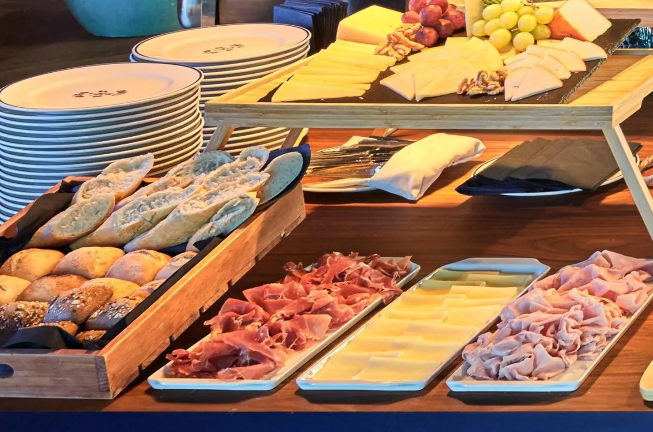 Buffet breakfast in chic&basic Habana Hoose