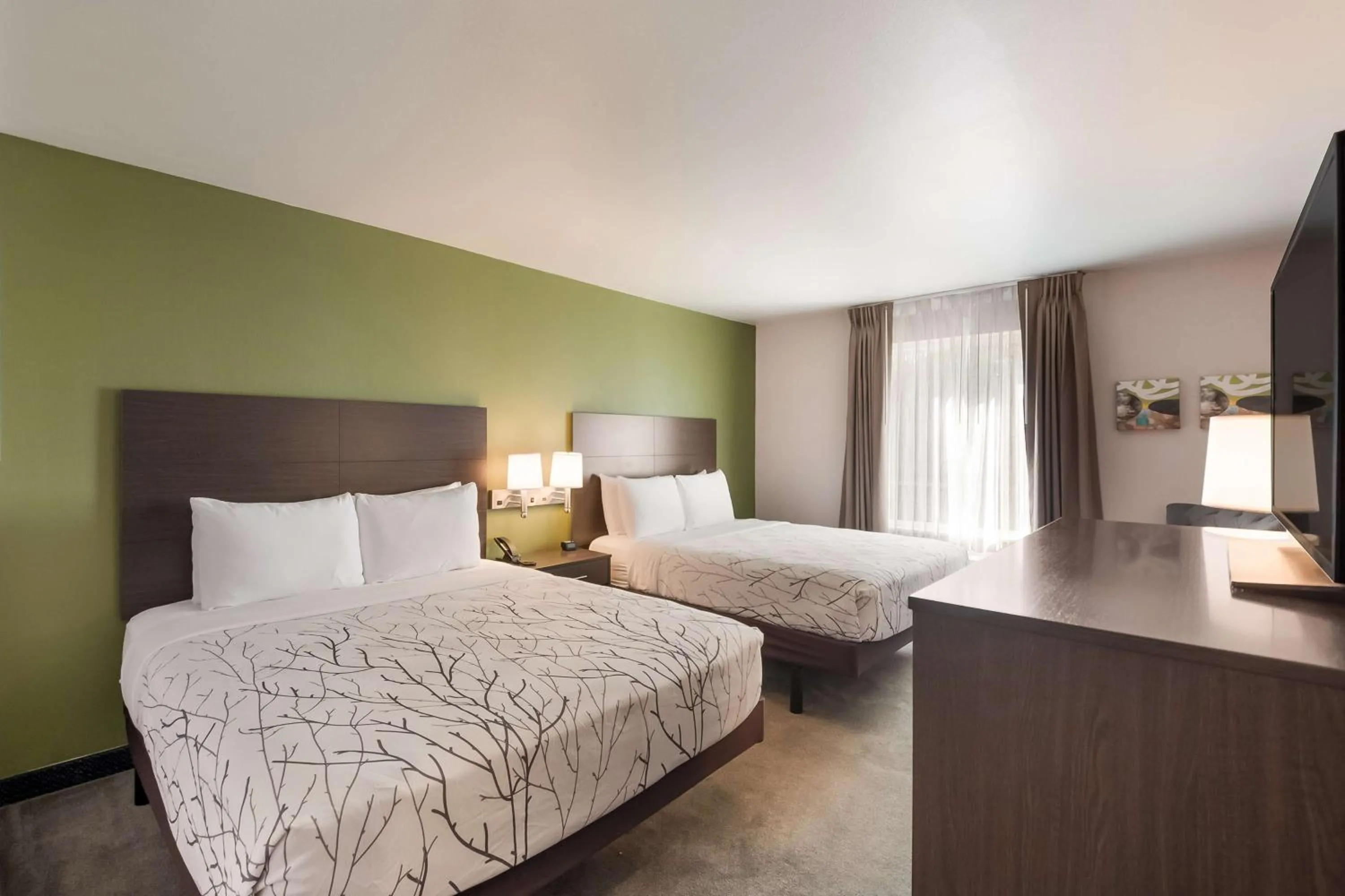 Bedroom, Bed in SureStay Plus Hotel by Best Western SeaTac Airport