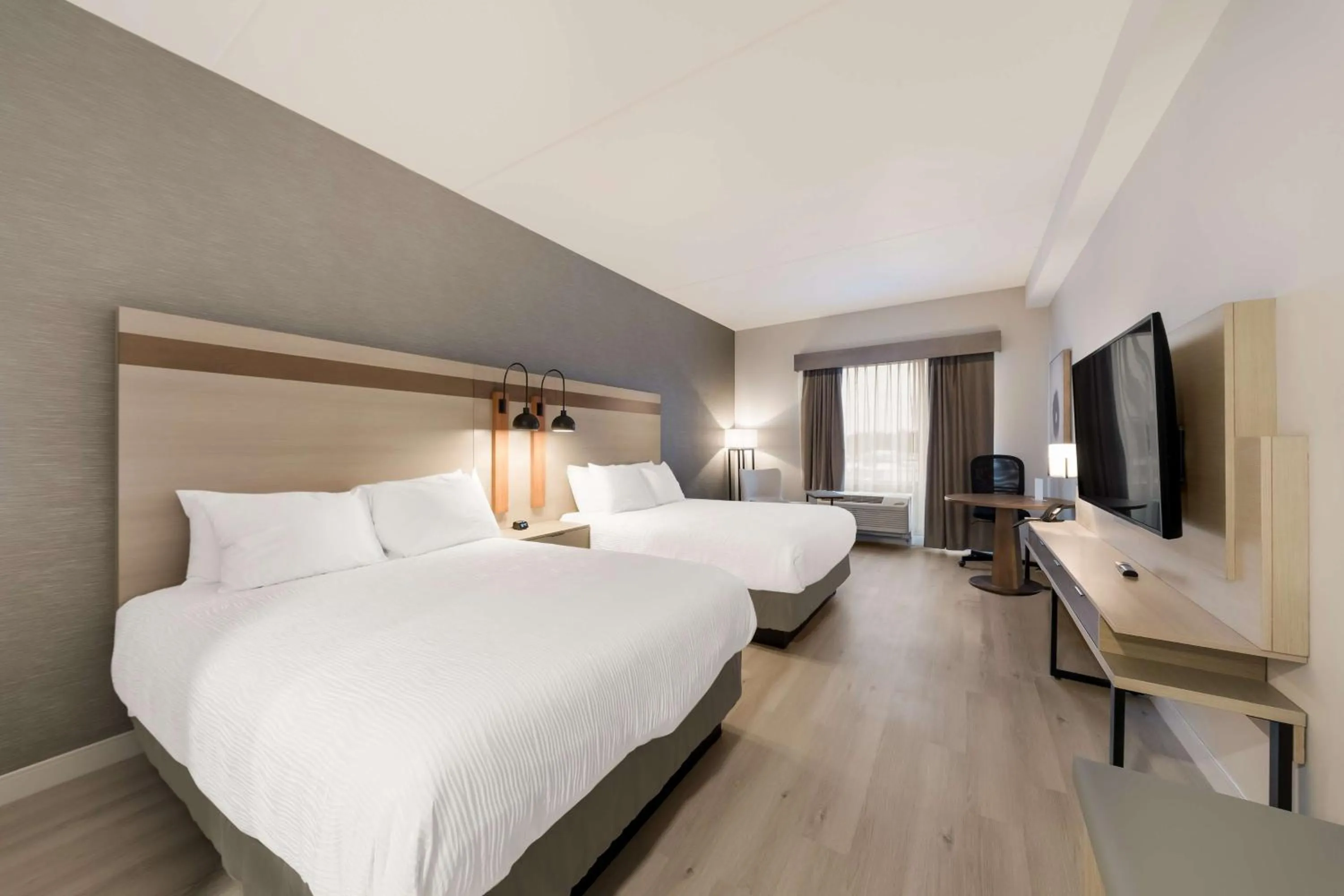 Bedroom, Bed in Best Western Plus Parry Sound