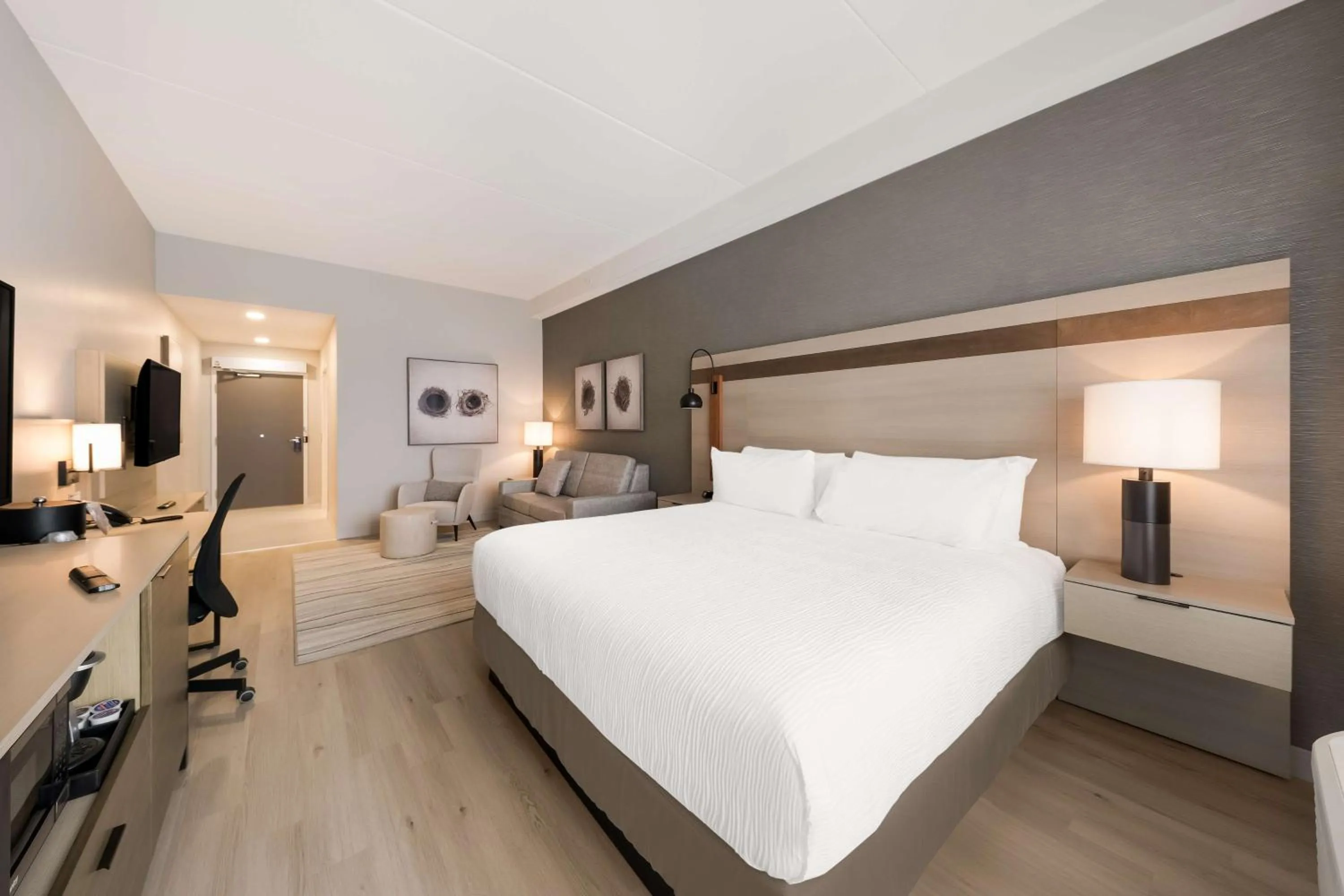 Photo of the whole room, Bed in Best Western Plus Parry Sound