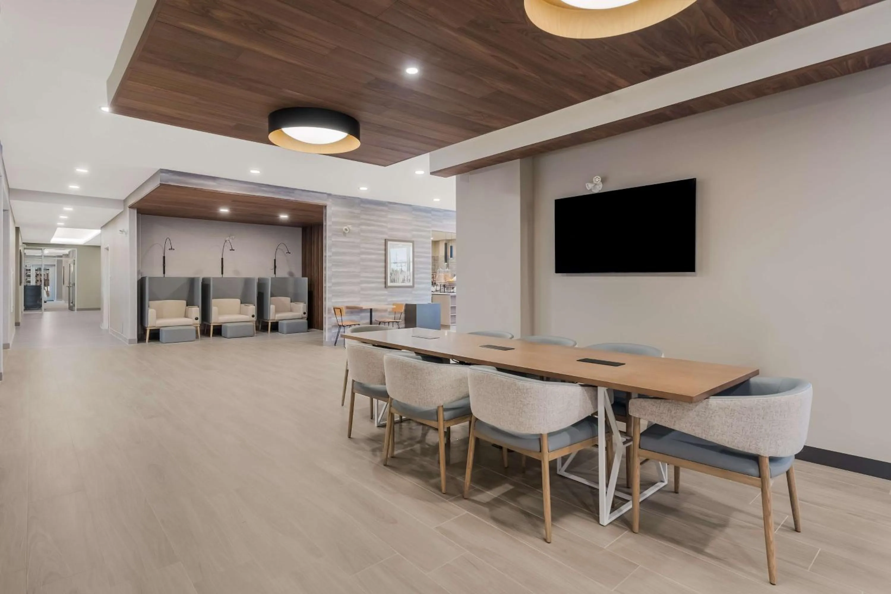 Communal lounge/ TV room in Best Western Plus Parry Sound