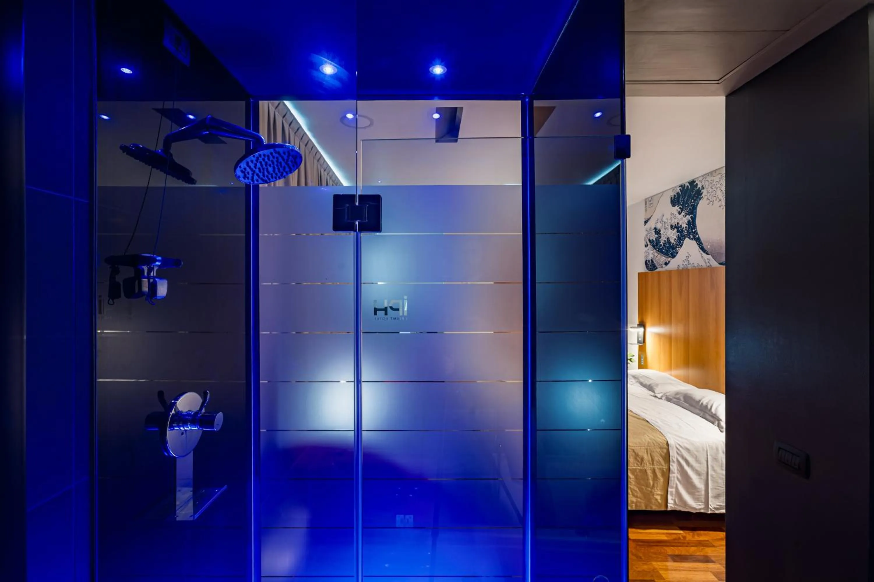 Shower, Bed in NEW IPOINT HOTEL