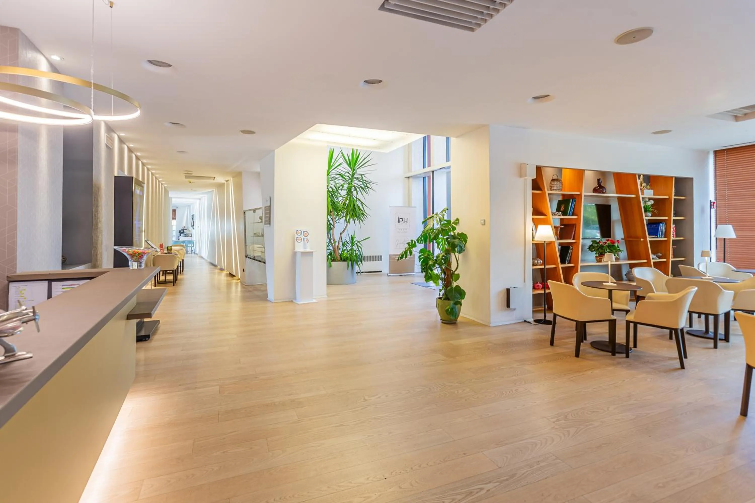 Communal lounge/ TV room in NEW IPOINT HOTEL