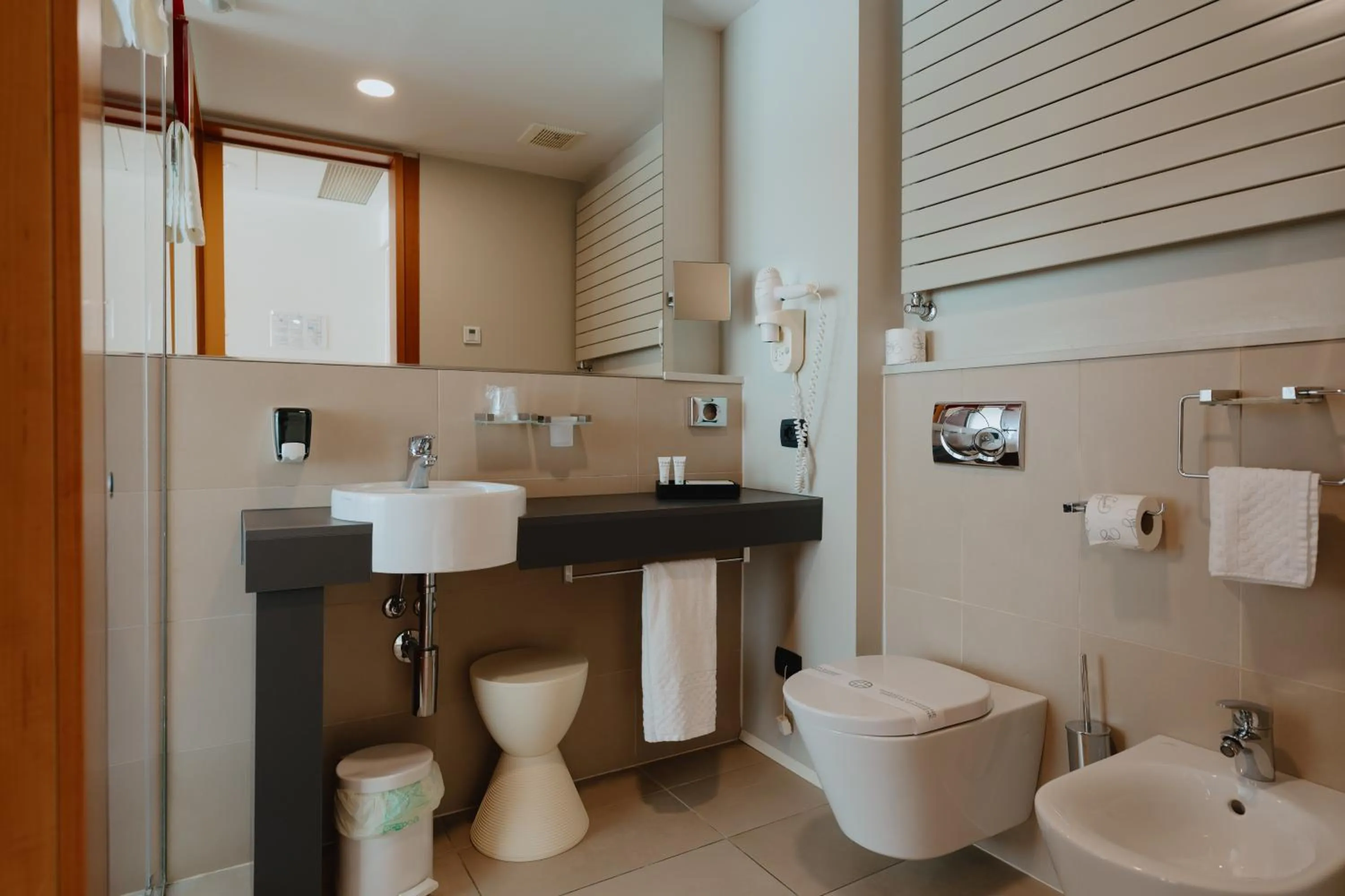 Toilet in NEW IPOINT HOTEL