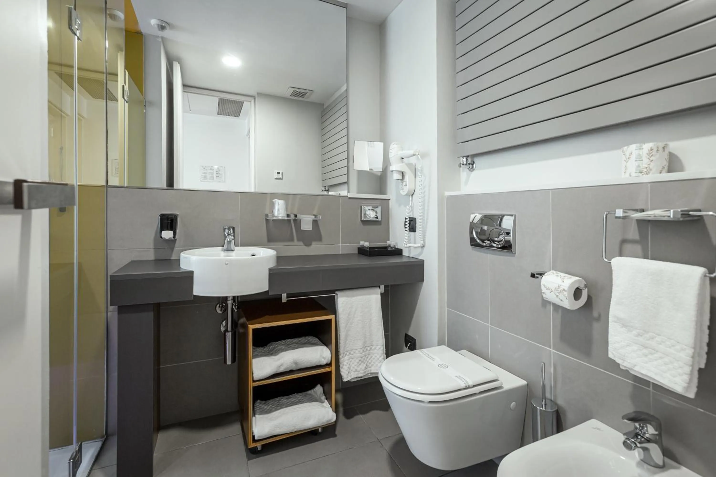 Toilet in NEW IPOINT HOTEL