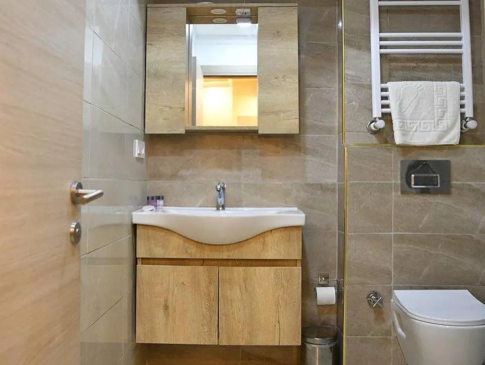 Shower in Hotel Mavirem