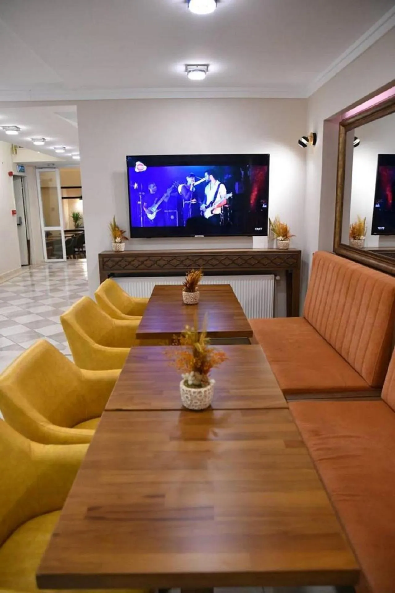 Seating area in Hotel Mavirem