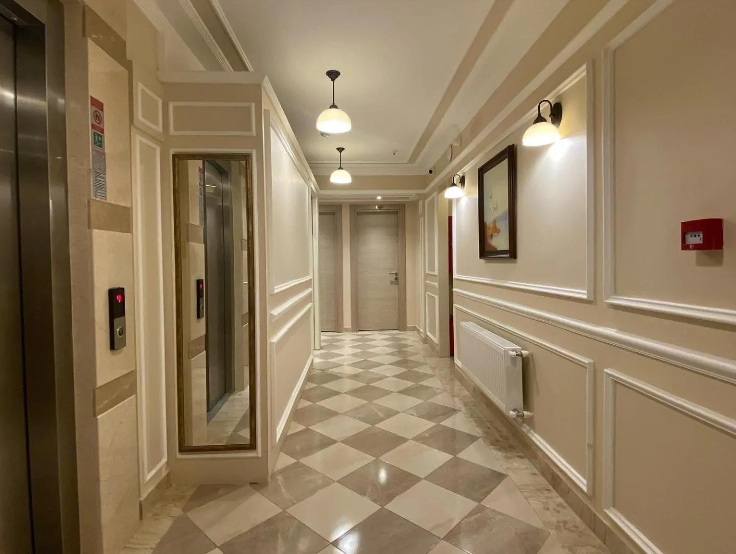 elevator in Hotel Mavirem