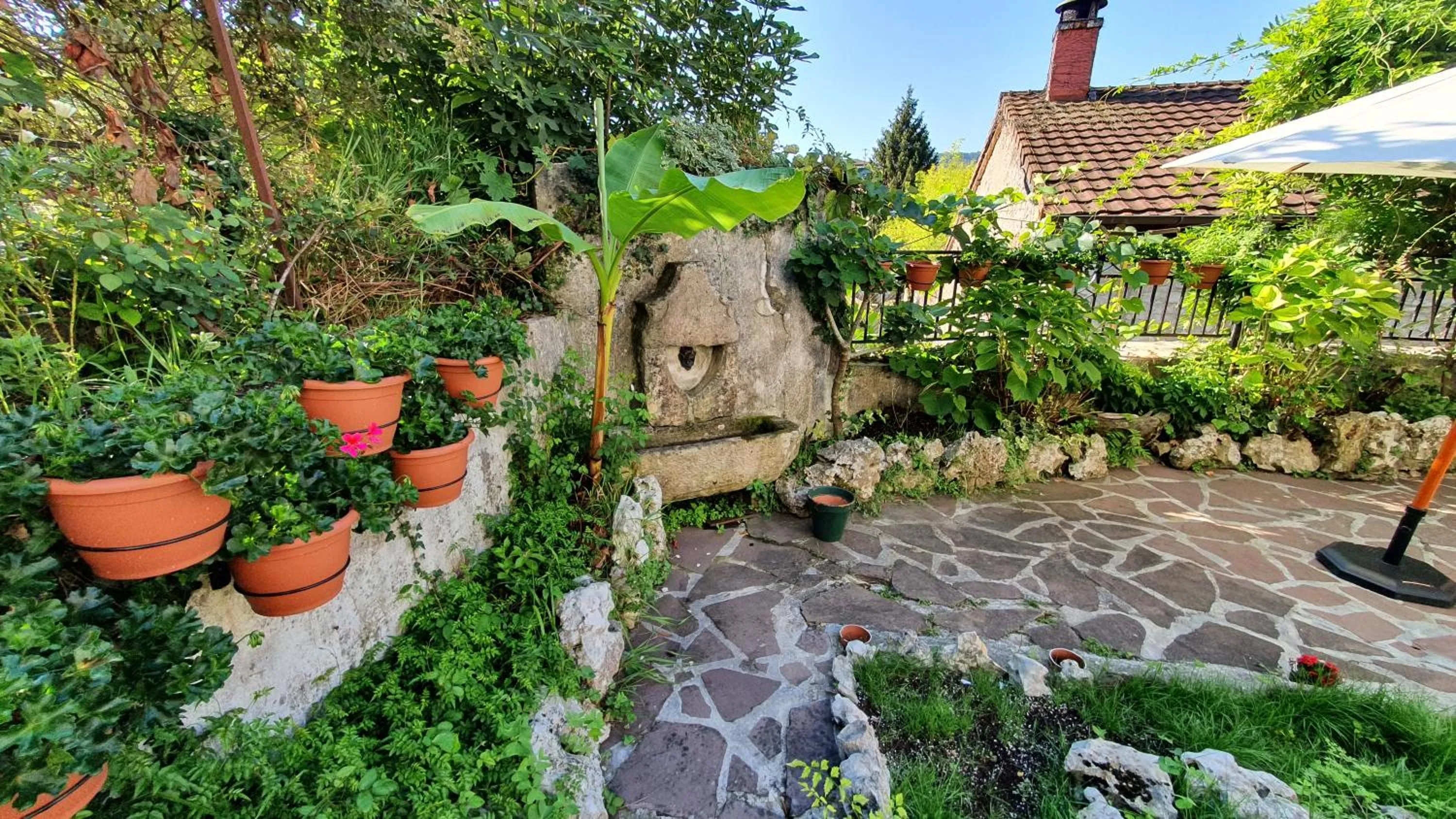 Property building in Hostal Ansonea