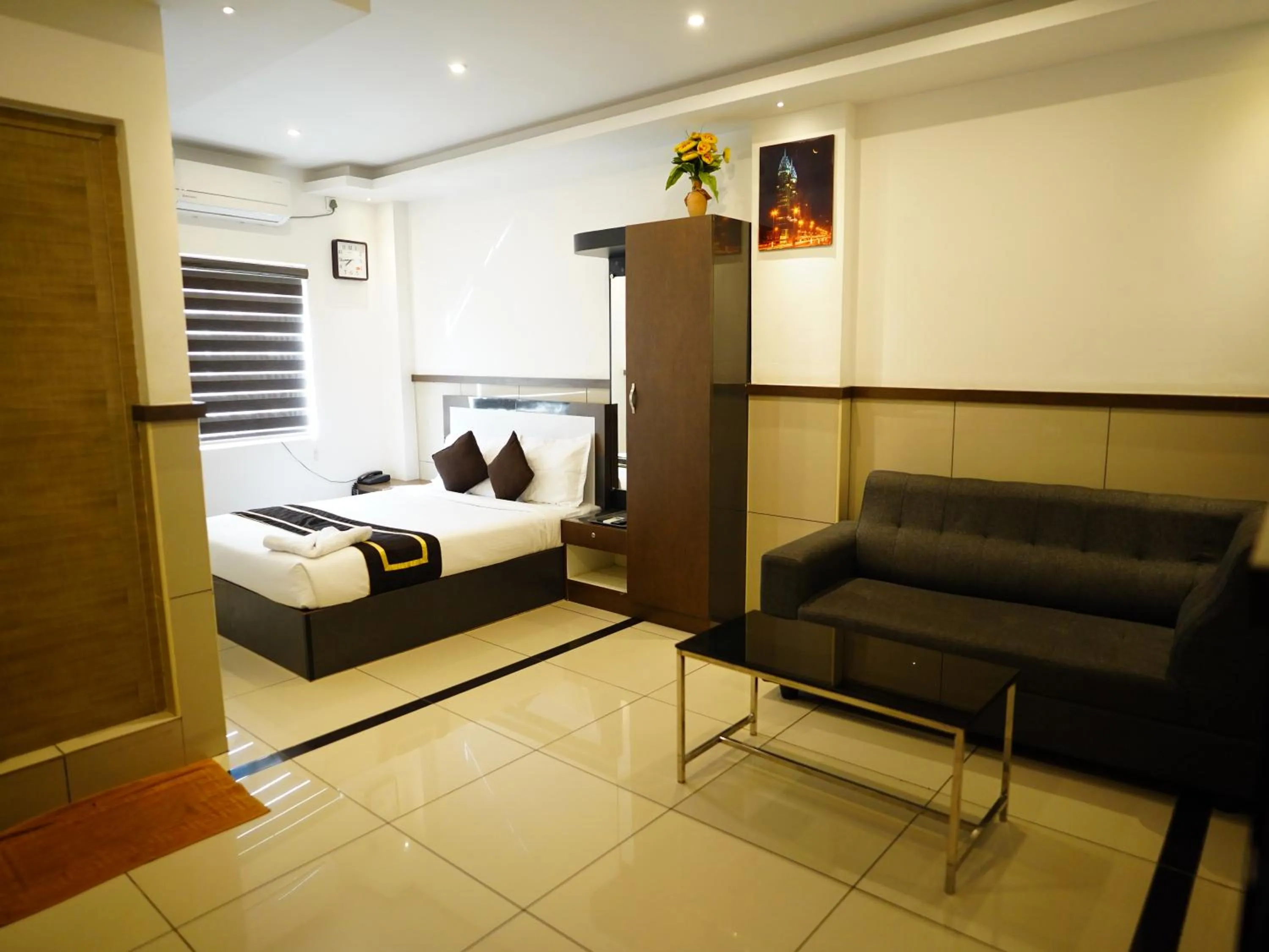 Photo of the whole room, Bed in ABUDHABI RESIDENCY