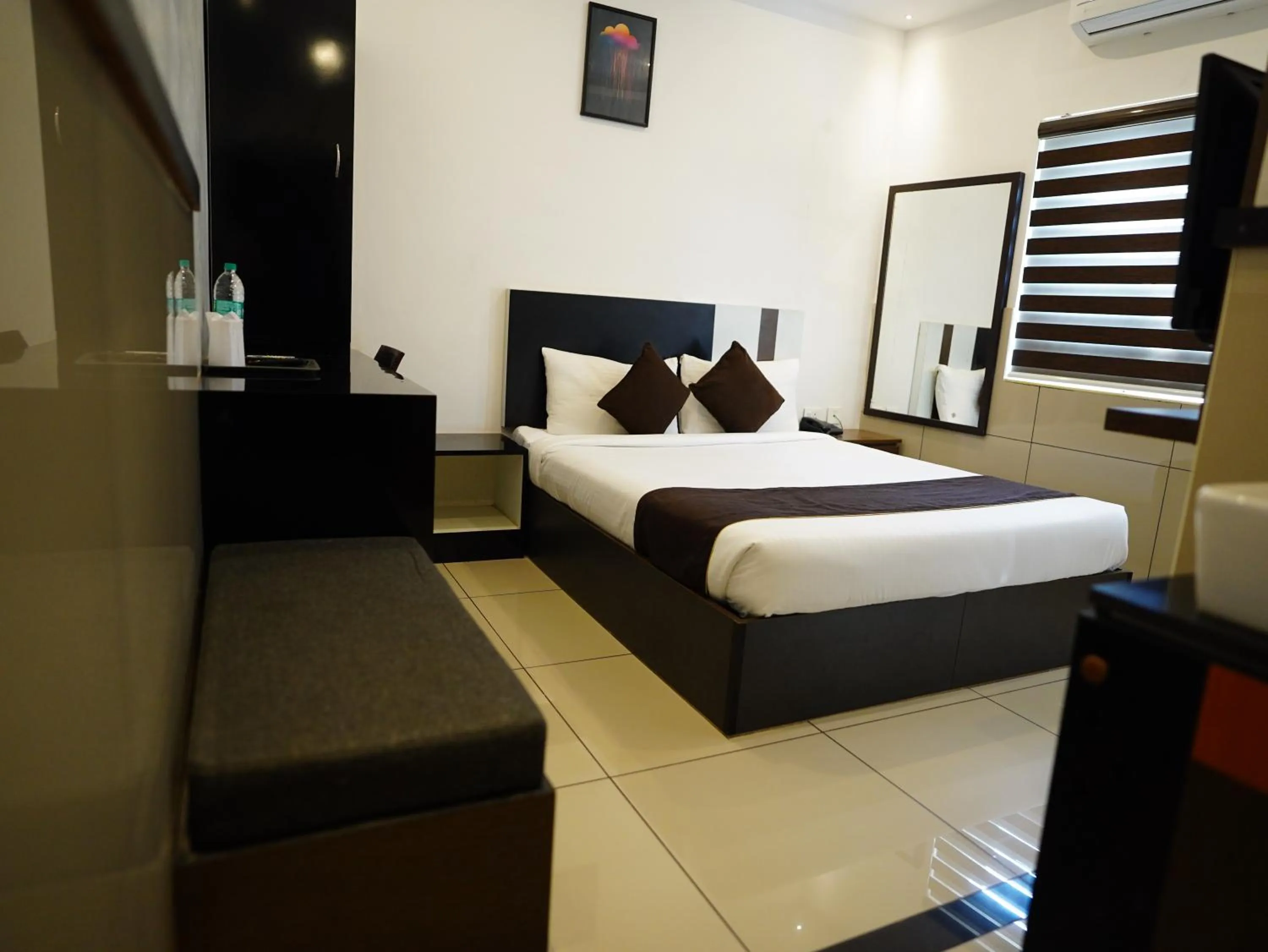 Bedroom, Bed in ABUDHABI RESIDENCY