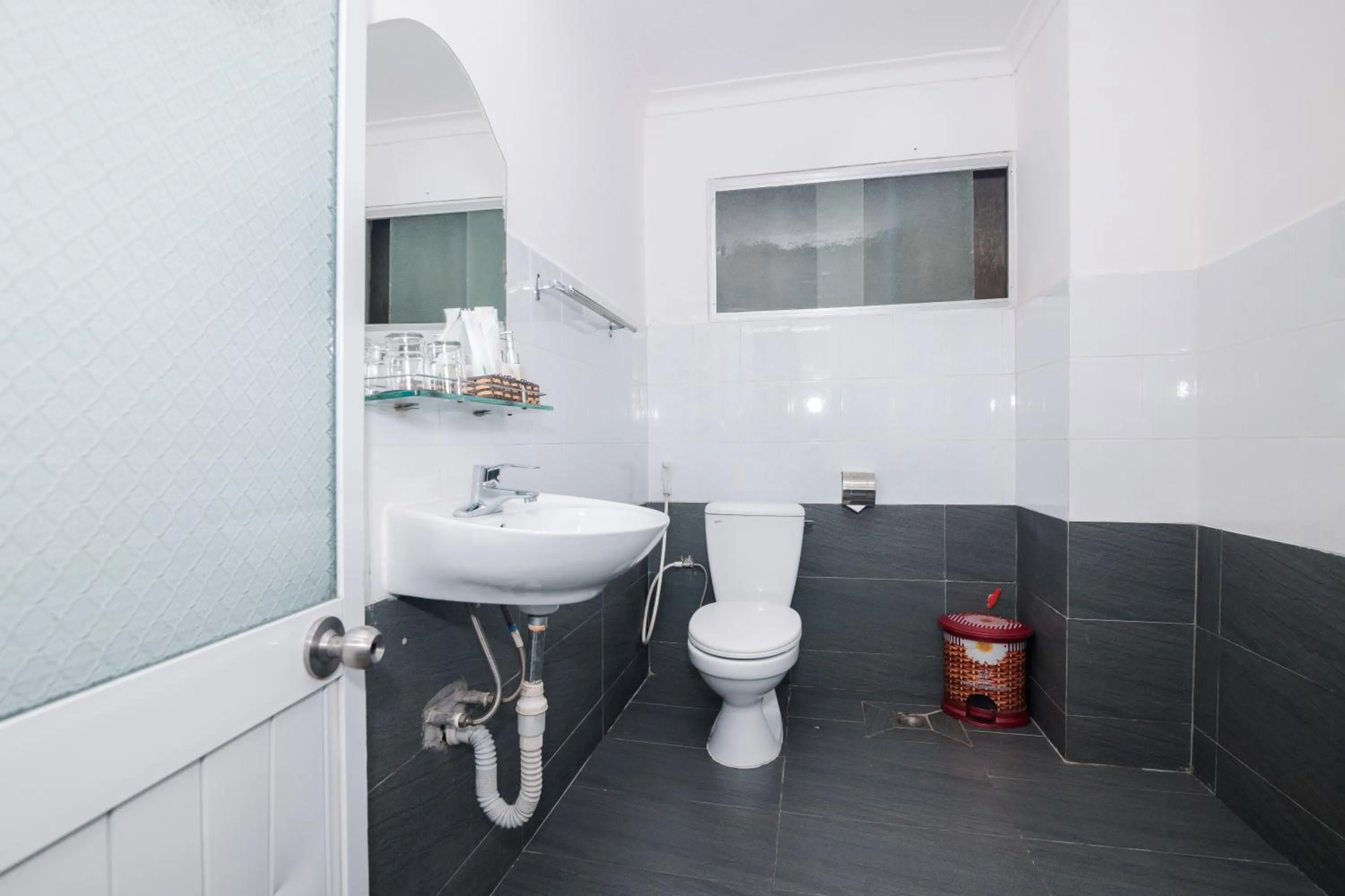 Bathroom in ANH ĐÀO HOTEL