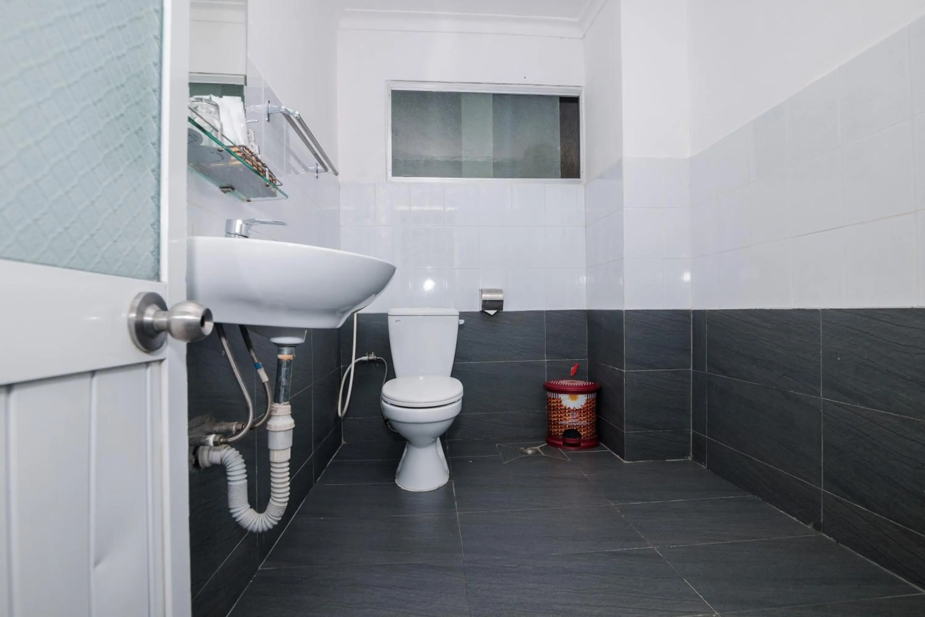 Bathroom in ANH ĐÀO HOTEL