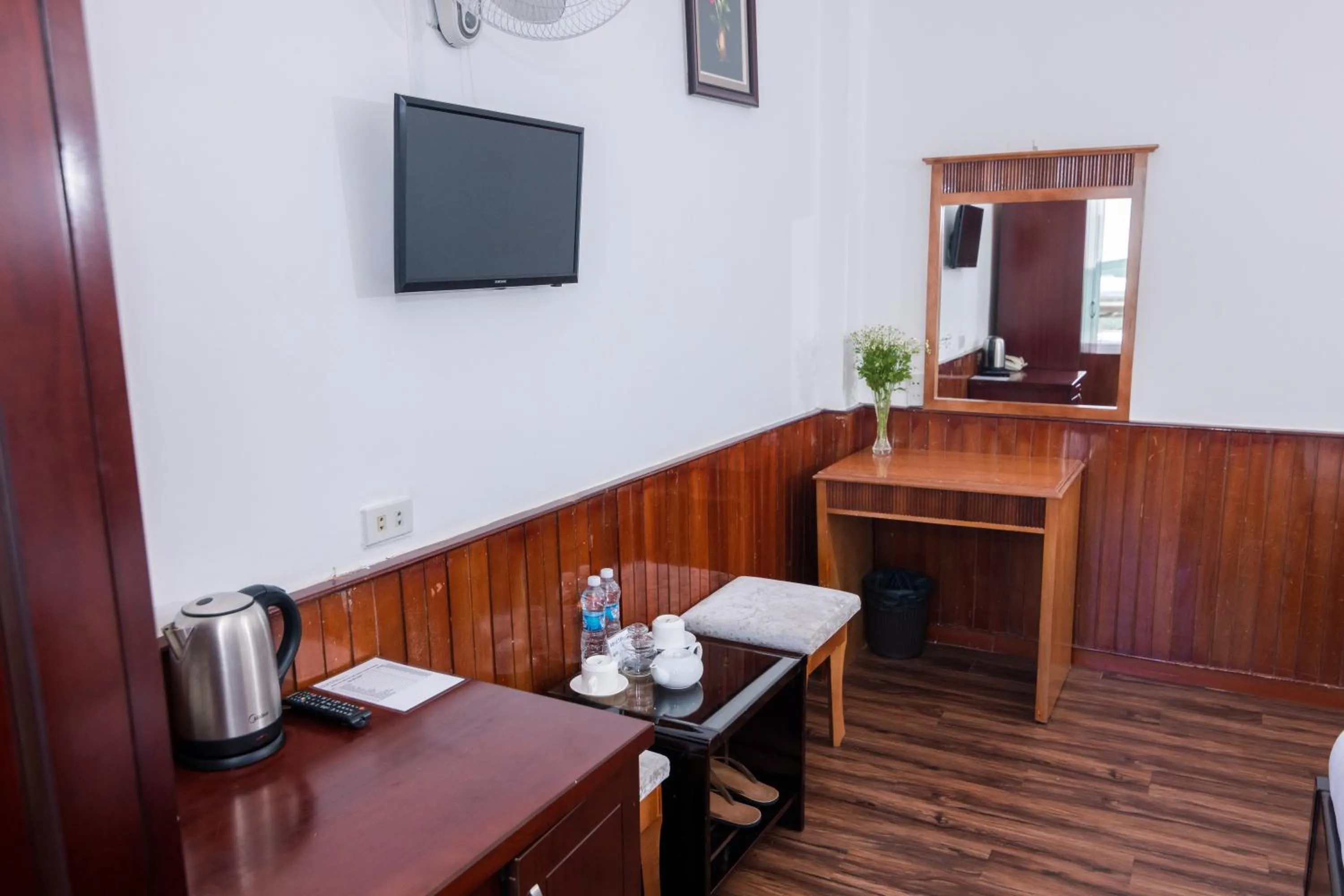 Bedroom in ANH ĐÀO HOTEL