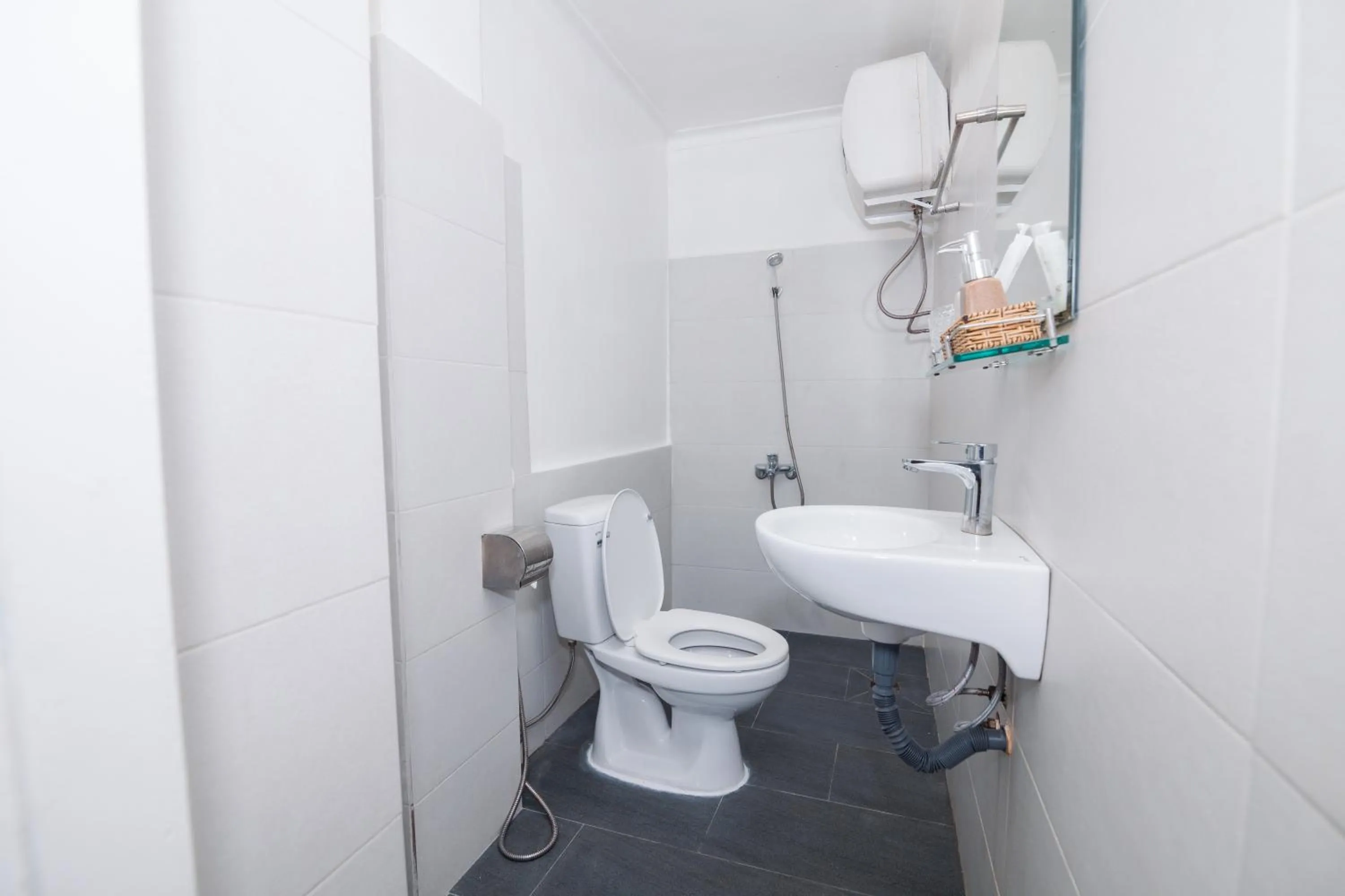 Bathroom in ANH ĐÀO HOTEL