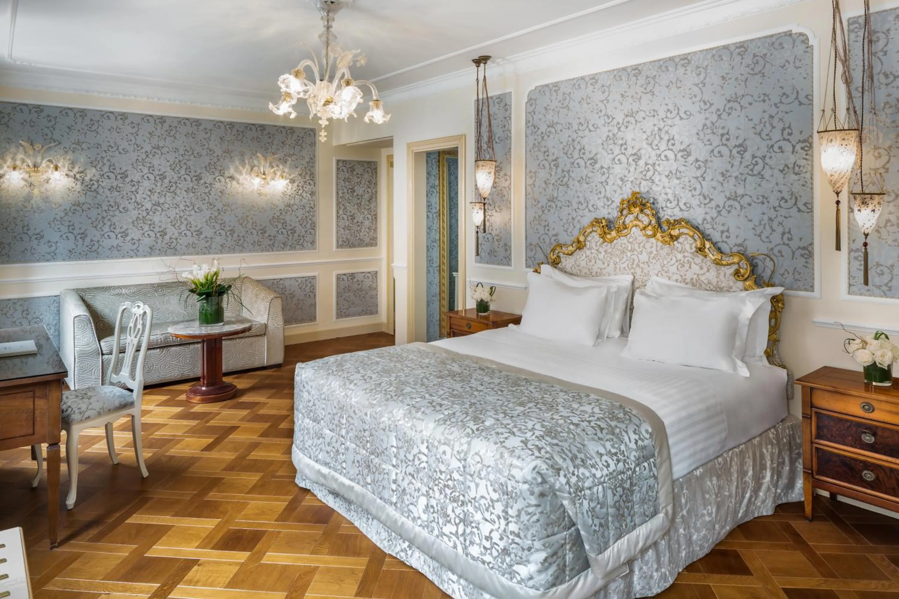 Bed in Baglioni Hotel Luna - The Leading Hotels of the World