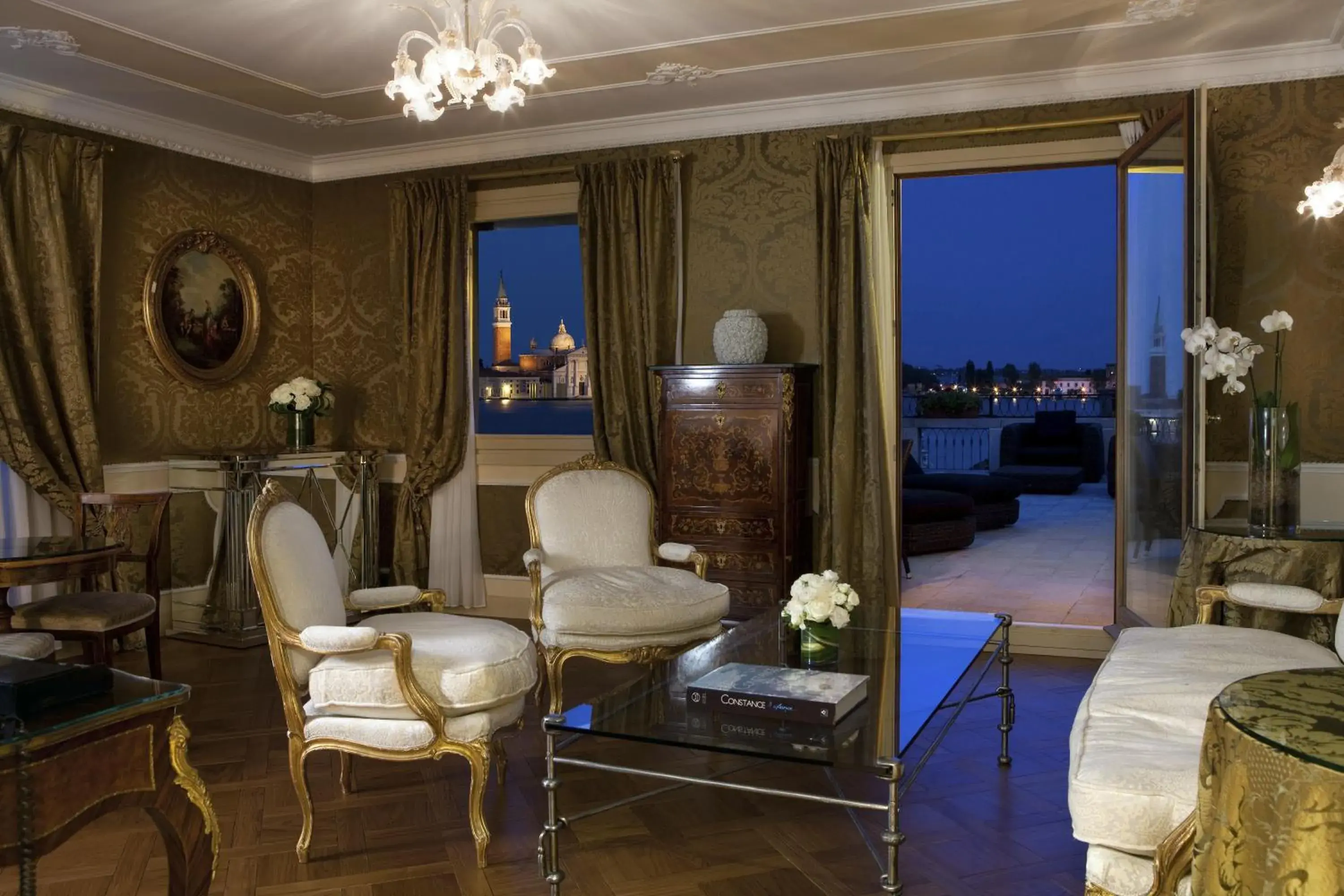 Sansovino Suite with Lagoon View in Baglioni Hotel Luna - The Leading Hotels of the World Sansovino Suite with Lagoon View in Baglioni Hotel Luna - The Leading Hotels of the World