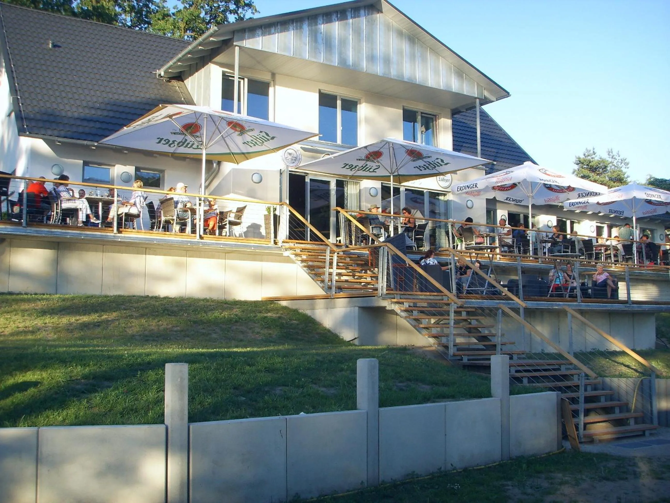 Facade/entrance in Villa-Meehr