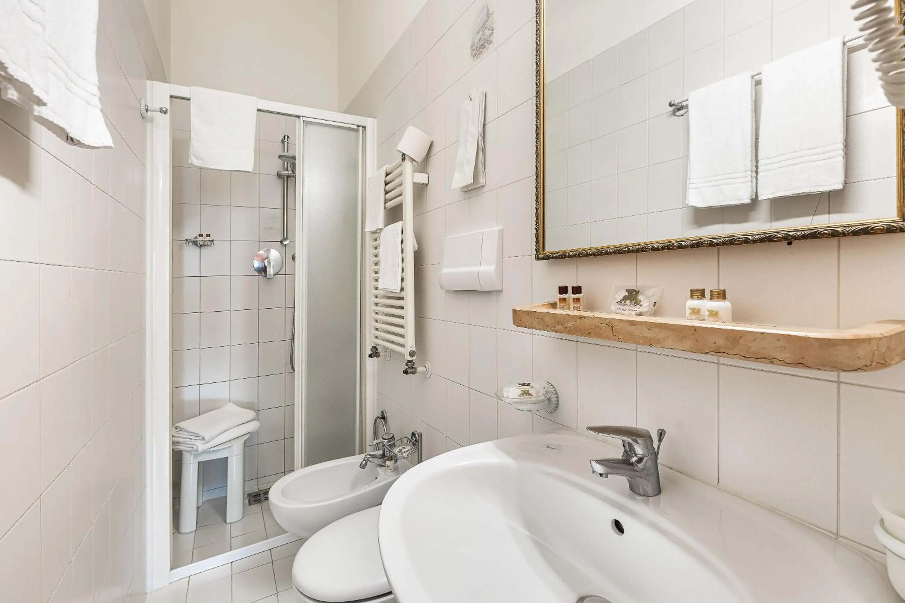 Shower in Hotel Marconi