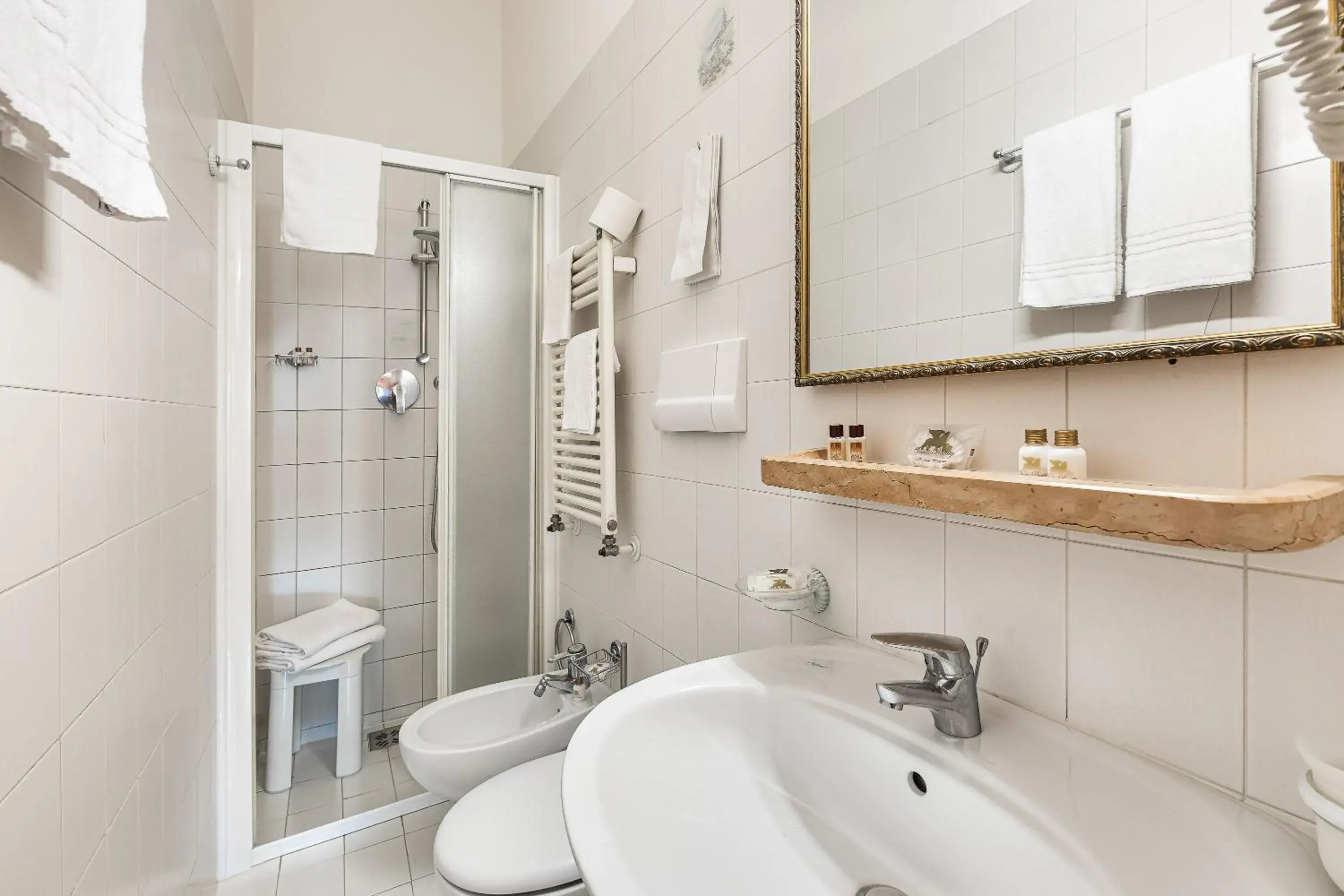 Deluxe Double or Twin Room with Canal View in Hotel Marconi Deluxe Double or Twin Room with Canal View in Hotel Marconi