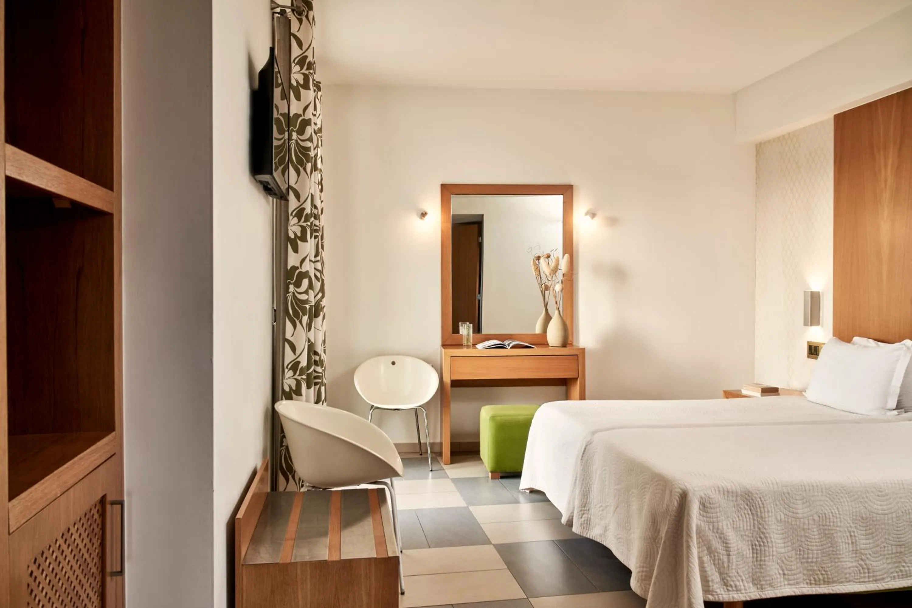 Bedroom, Bed in Oxygen Favie